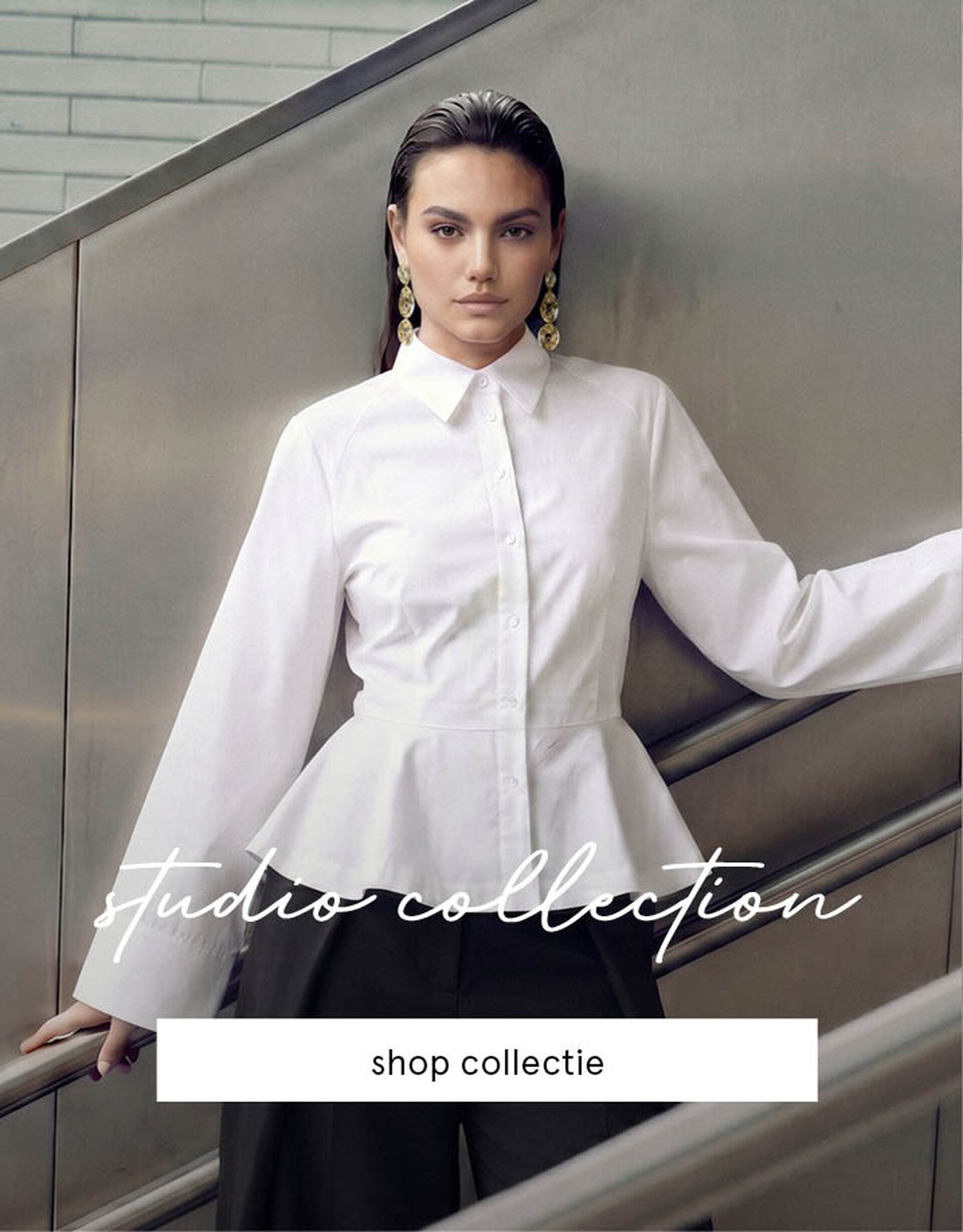 Nieuwe Shoeby Studio damescollectie met witte getailleerde peplum blouse.
