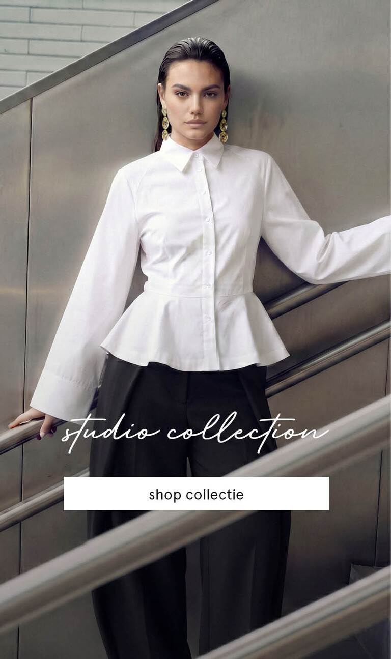 Nieuwe Shoeby Studio damescollectie met witte getailleerde blouse met peplum en zwarte wide leg broek.