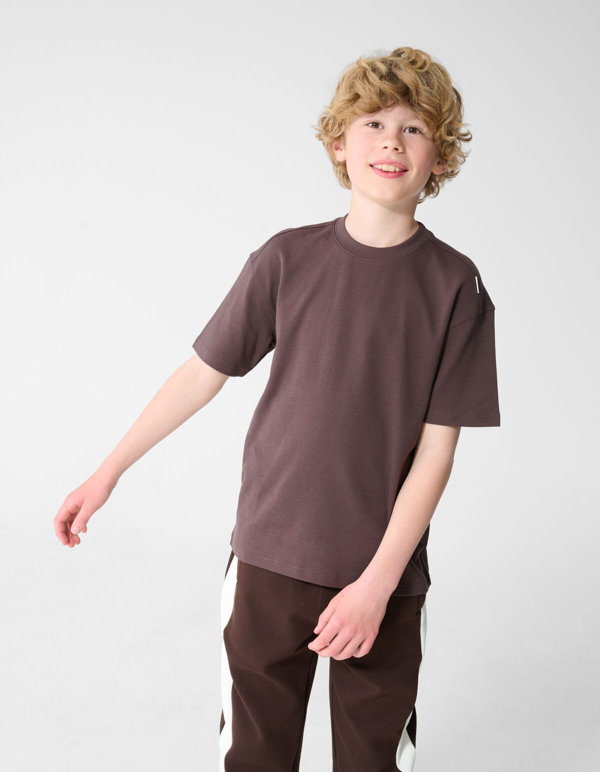 Label T-shirt Donkerbruin SHOEBY BOYS