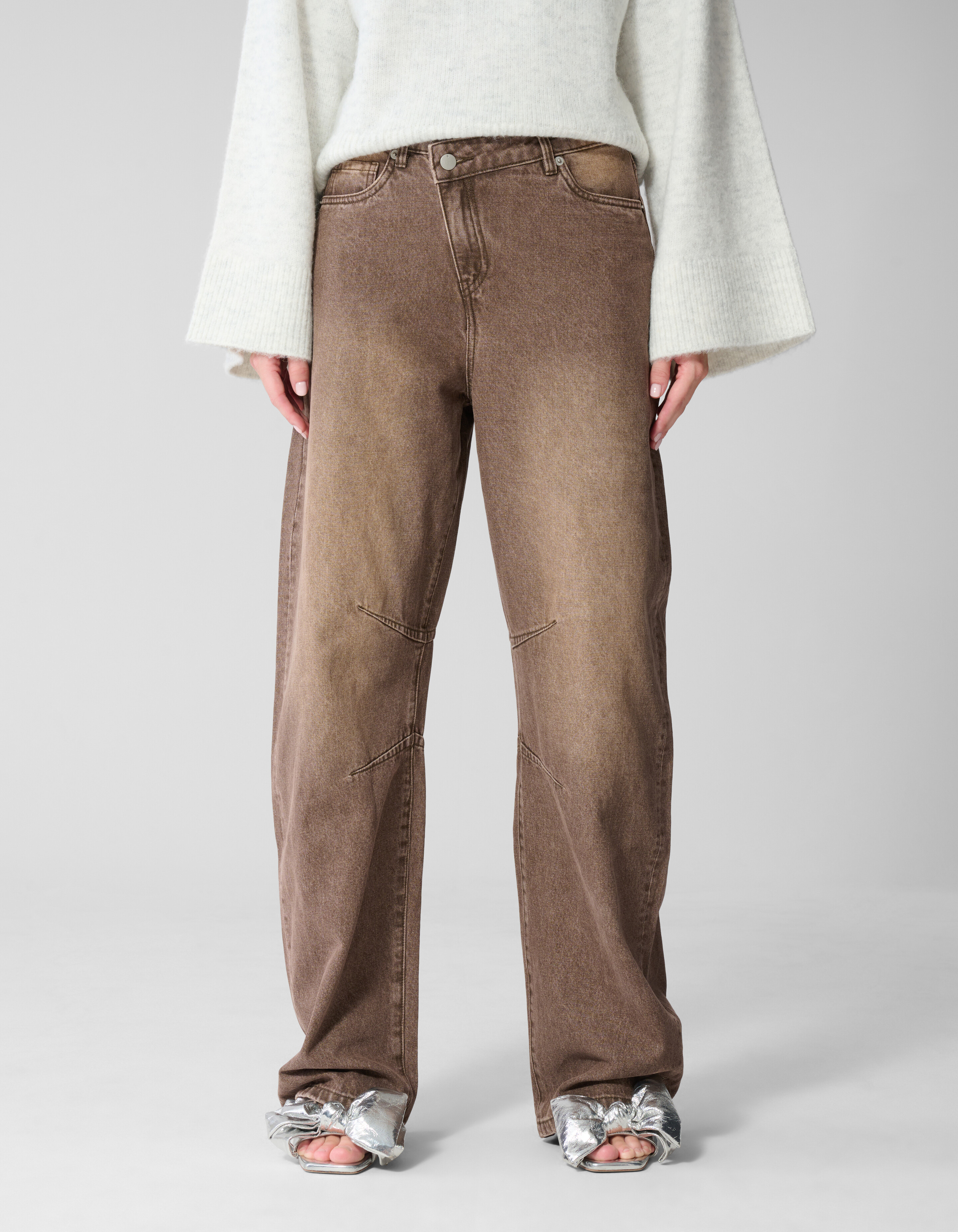 Asymmetric Barrel Fit Jeans Washed Bruin SHOEBY WOMEN