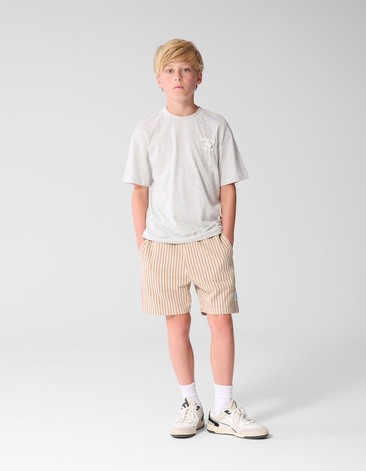 Chasing Artwork T-shirt Lichtgrijs SHOEBY BOYS