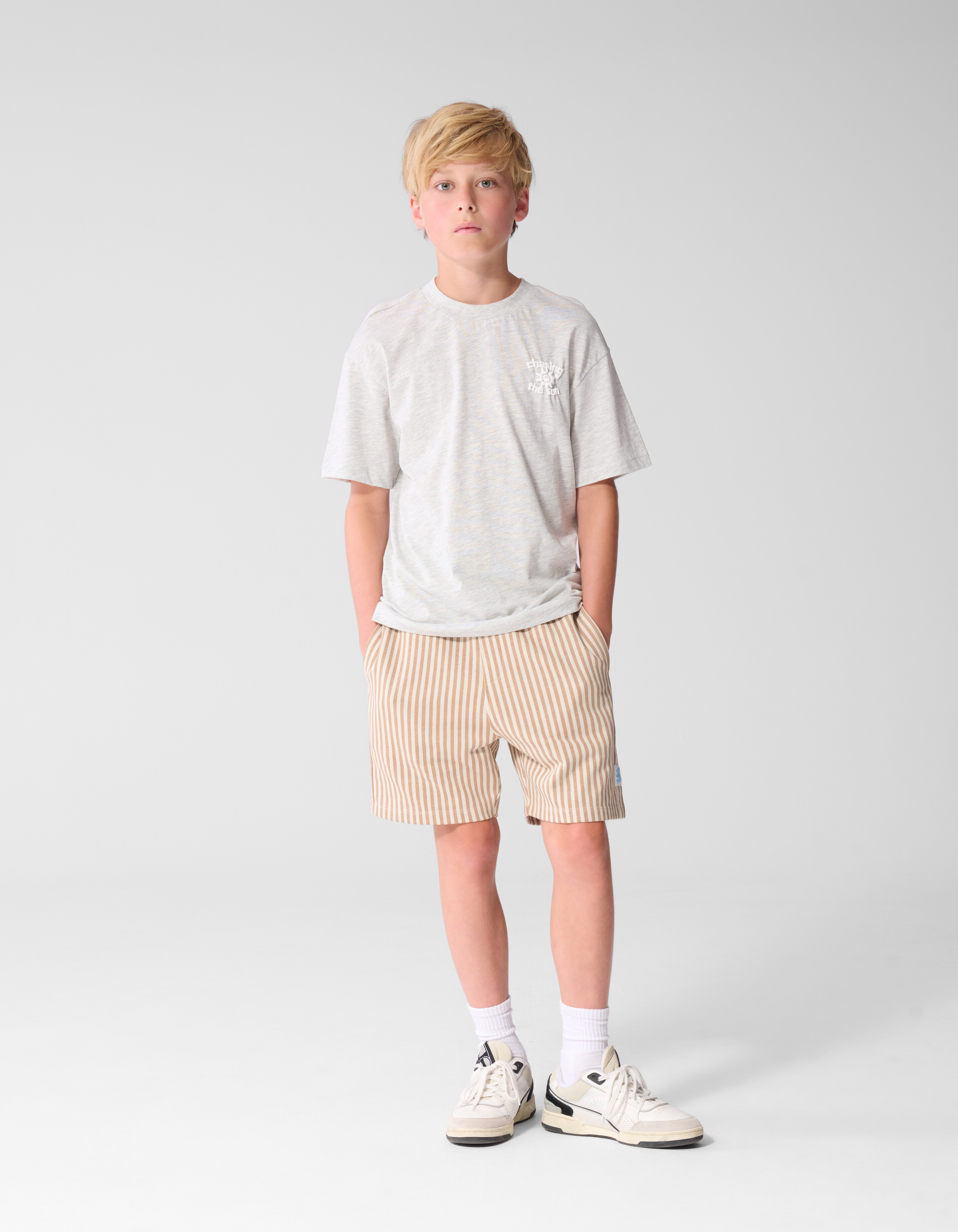 Chasing Artwork T-shirt Lichtgrijs SHOEBY BOYS