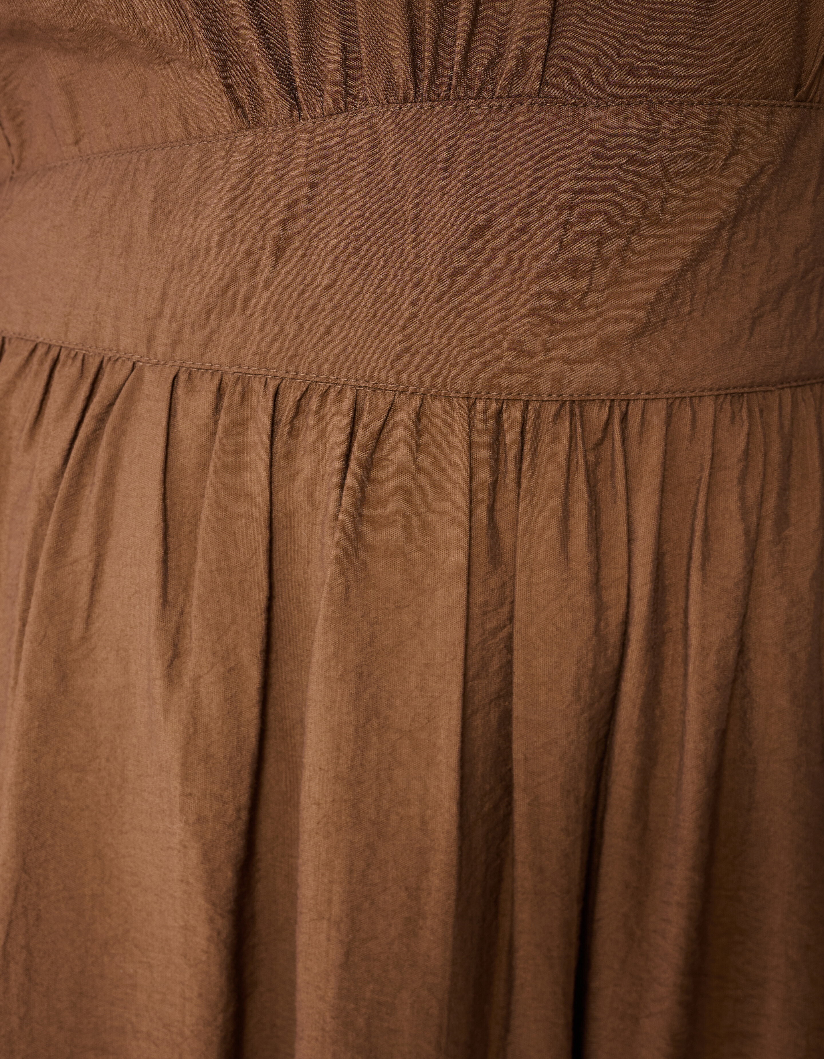 Ruffle V-hals Maxi Jurk Donkerbruin SHOEBY WOMEN
