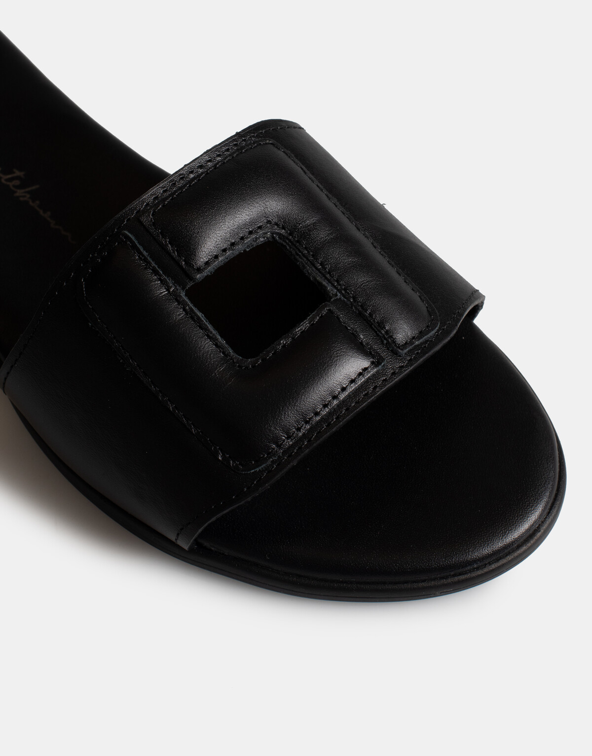 Leather Slipper by Lonneke SCHOENEN SHOEBY