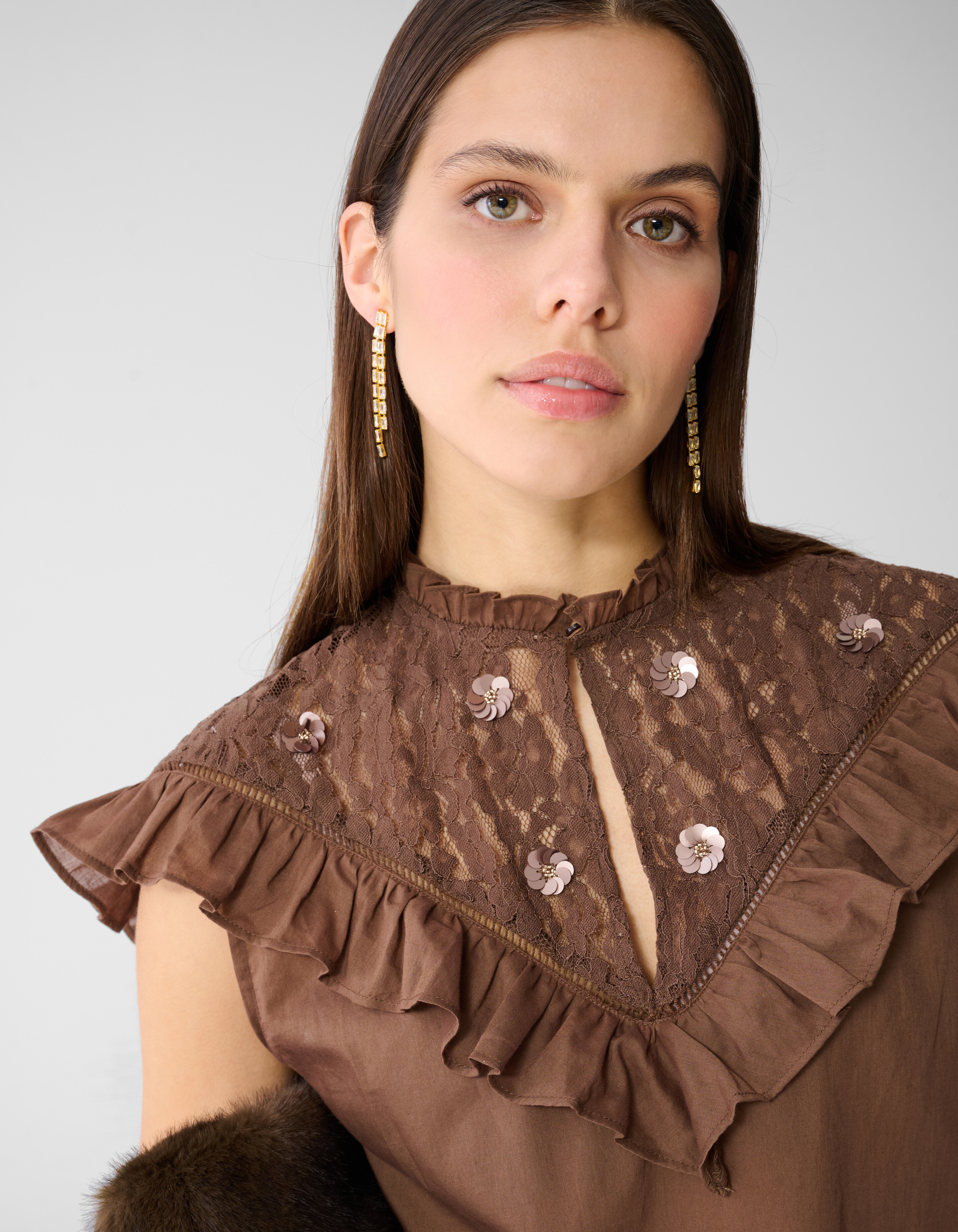 Ruffle Lace Top Bruin SHOEBY WOMEN