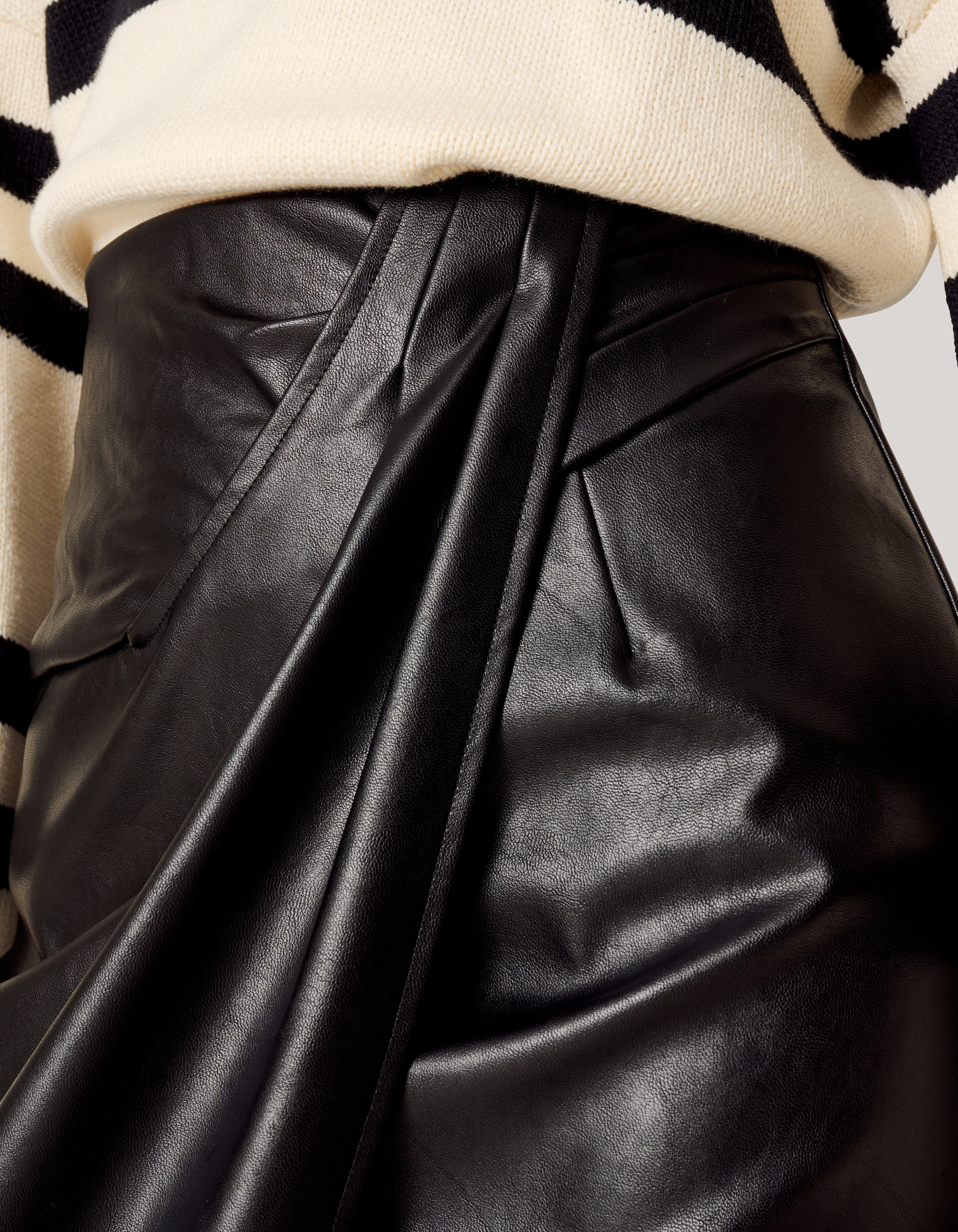 Vegan Leren Midi Rok Zwart SHOEBY WOMEN