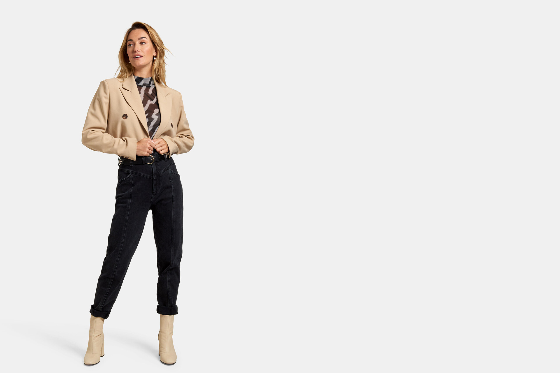 Chez Short Blazer EKSEPT