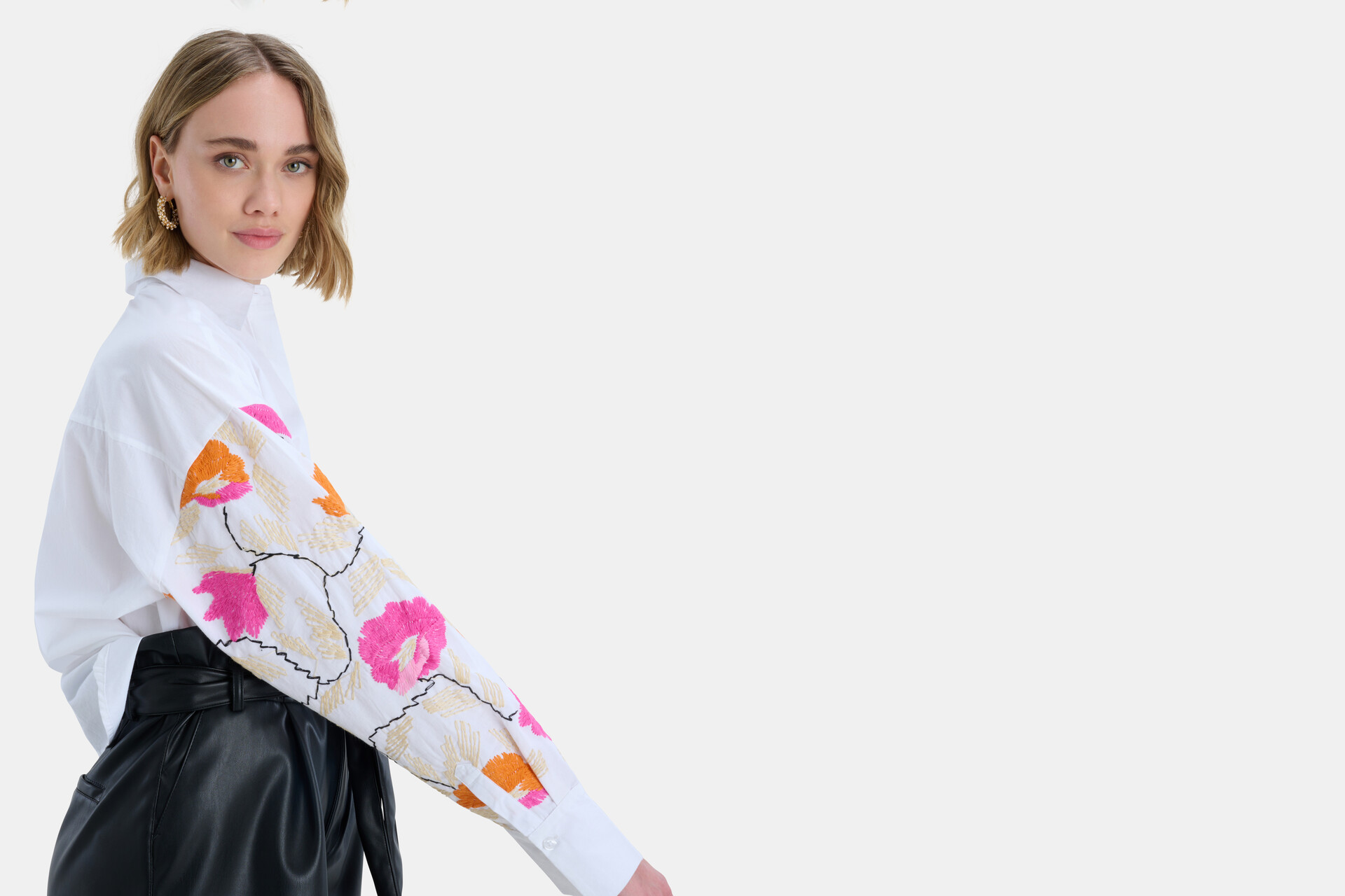 Embro Sleeve Blouse EKSEPT