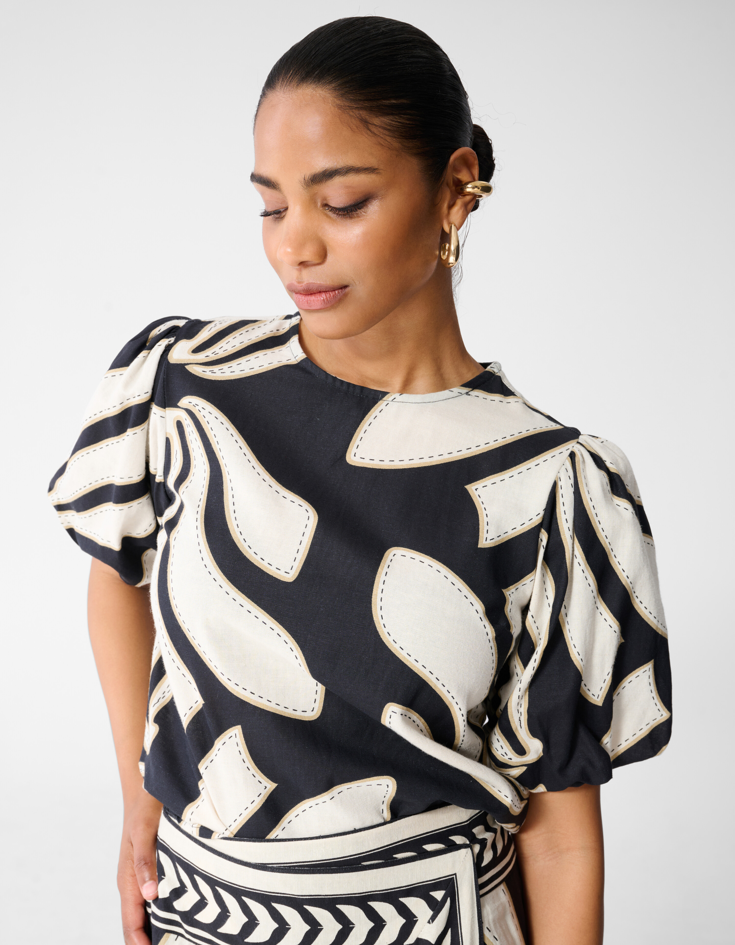 Printed Puff Top Zwart SHOEBY WOMEN