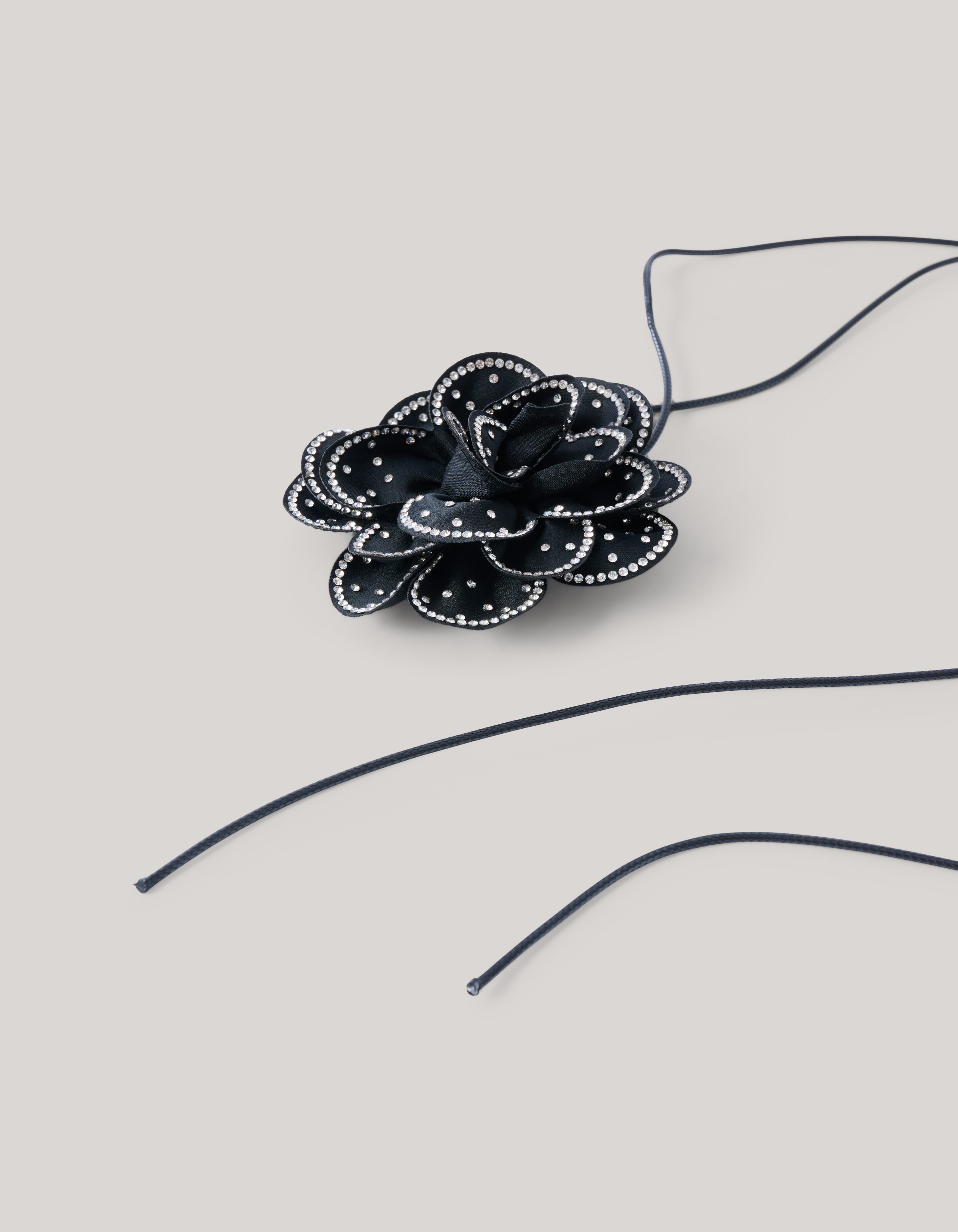 Strass Bloem Ketting Zwart By Lizzy SHOEBY ACCESSOIRES