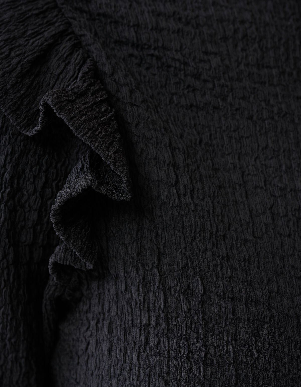 Crinkle Ruffle Top Zwart SHOEBY WOMEN