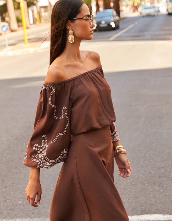 Embroidery Off Shoulder Top Bruin SHOEBY WOMEN