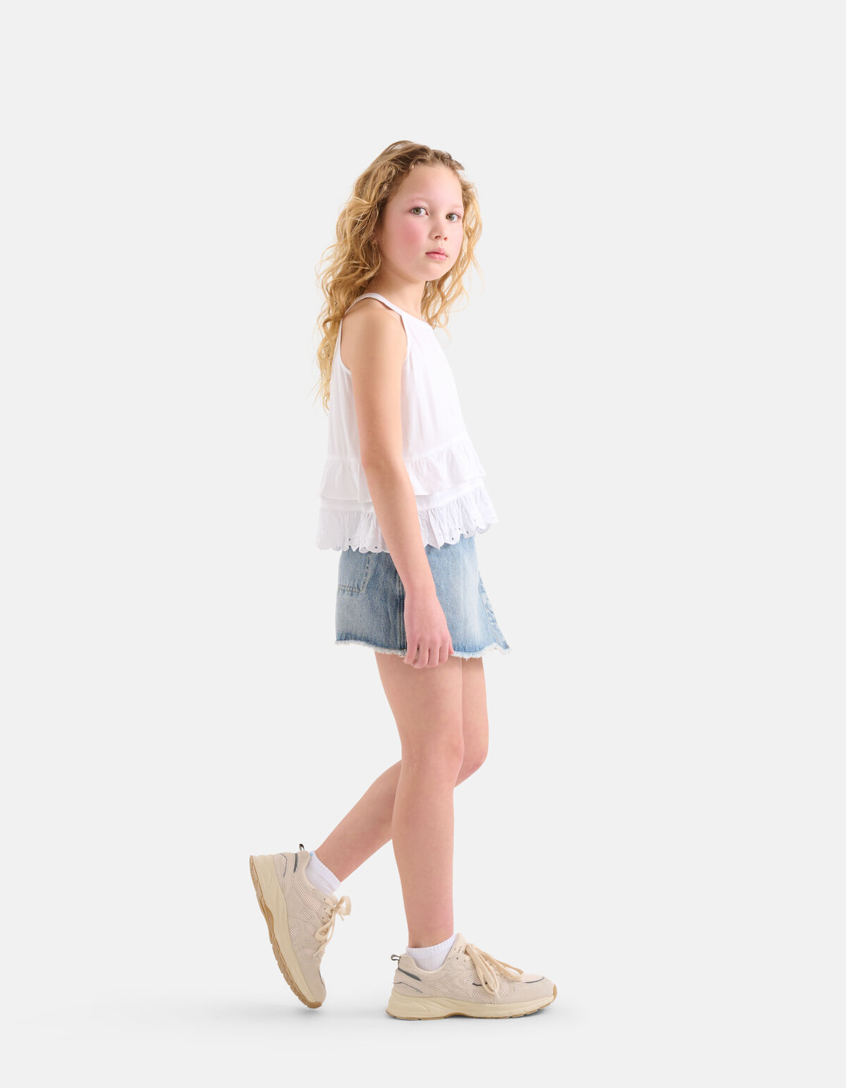 Embroidery Halter Top Wit SHOEBY GIRLS