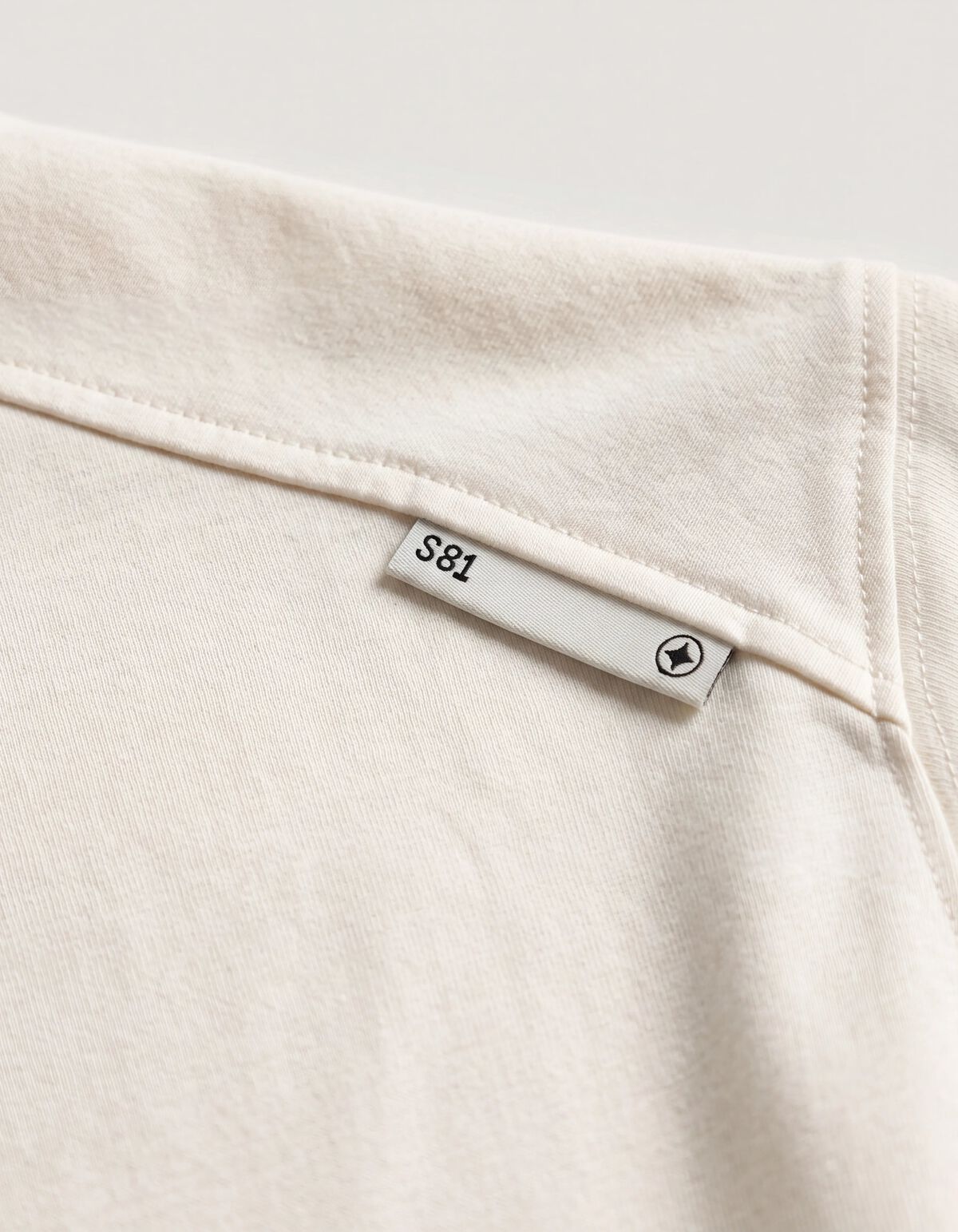 Basis Label T-shirt Gebroken Wit SHOEBY MEN