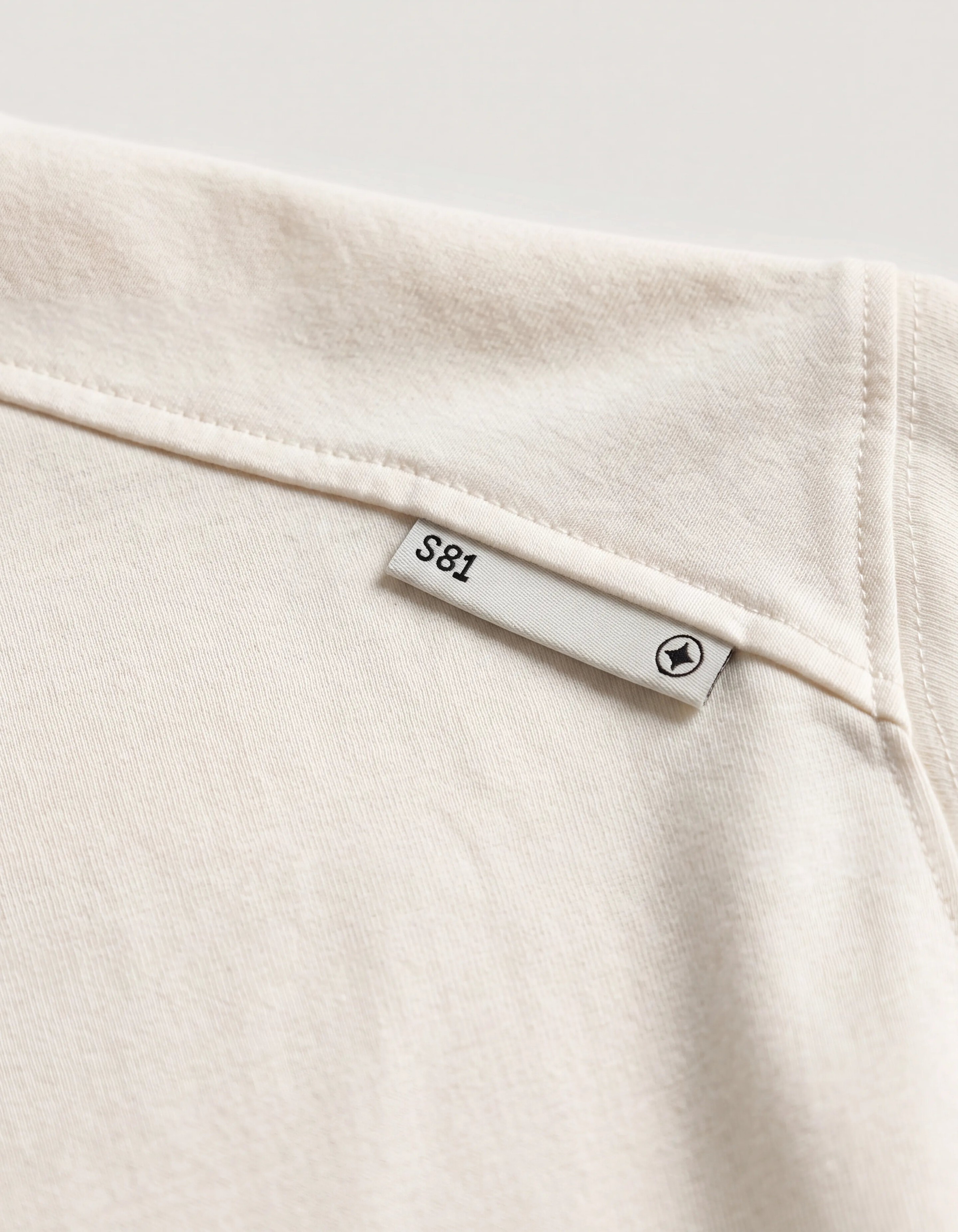 Basis Label T-shirt Gebroken Wit SHOEBY MEN
