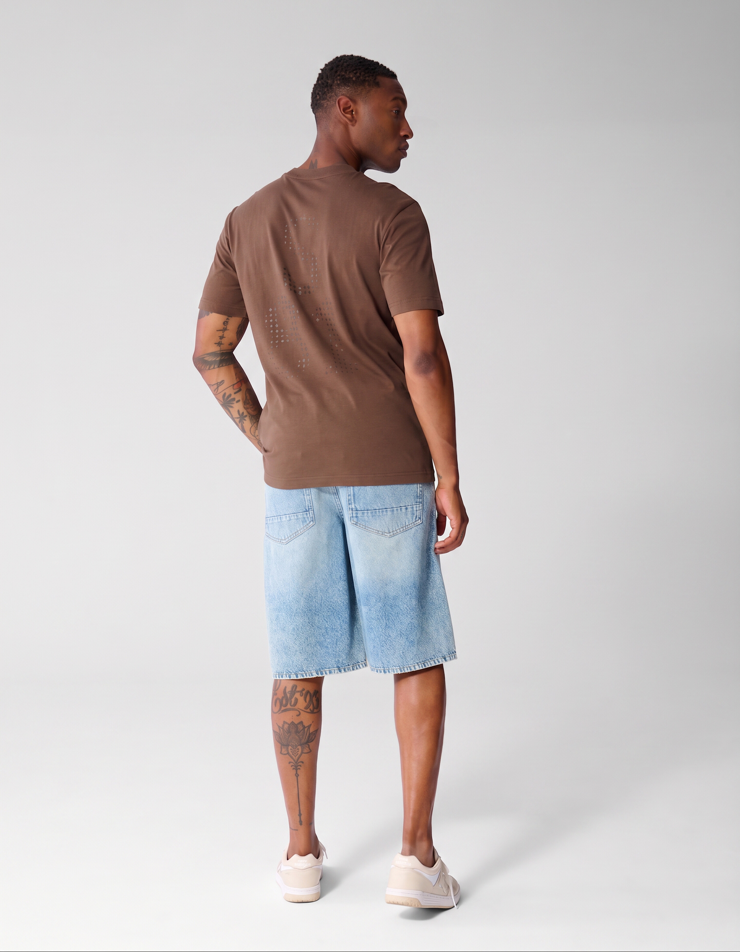 Dotted Artwork T-shirt Donkerbruin SHOEBY MEN