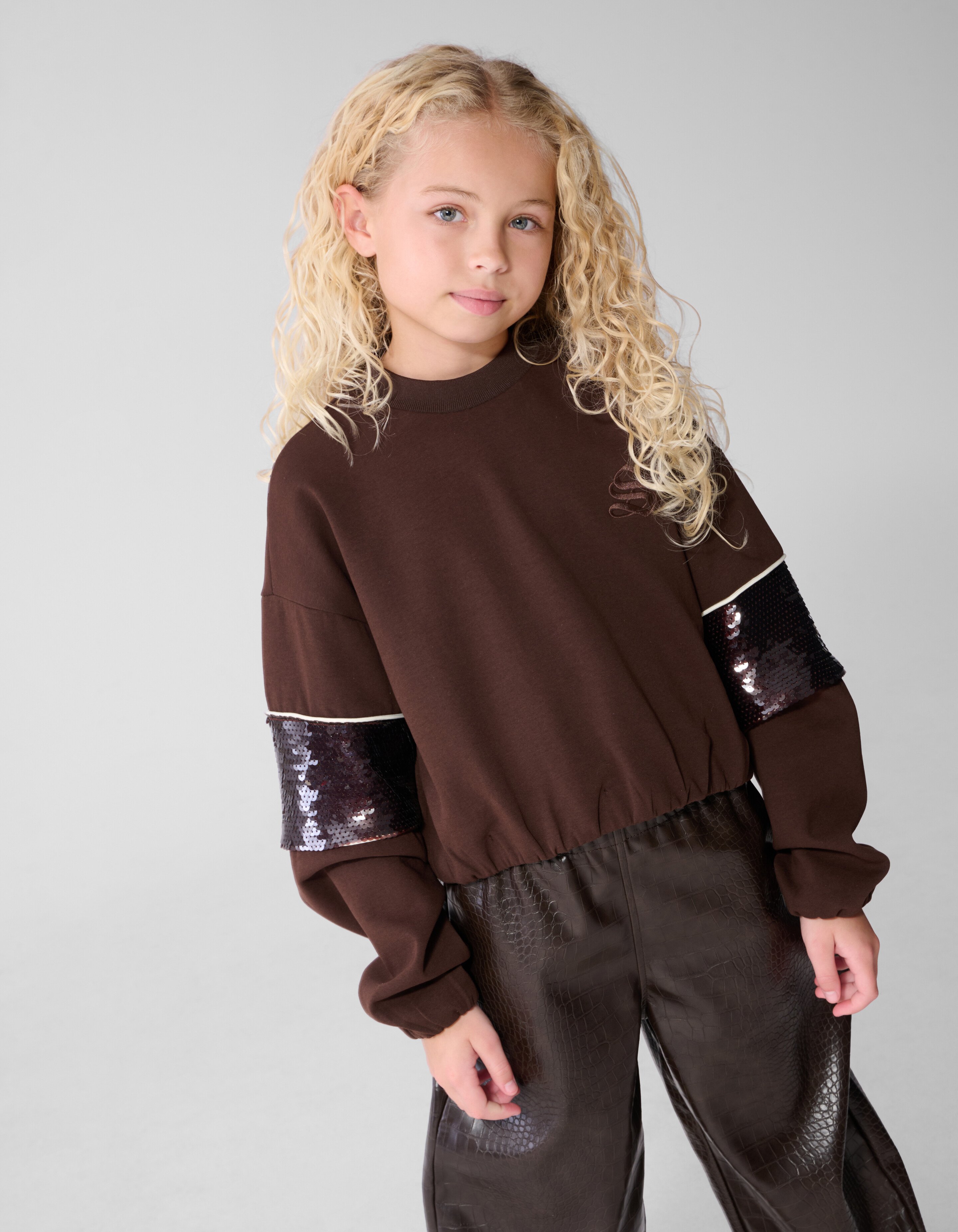 Sporty Pailletten Sweater Bruin SHOEBY GIRLS