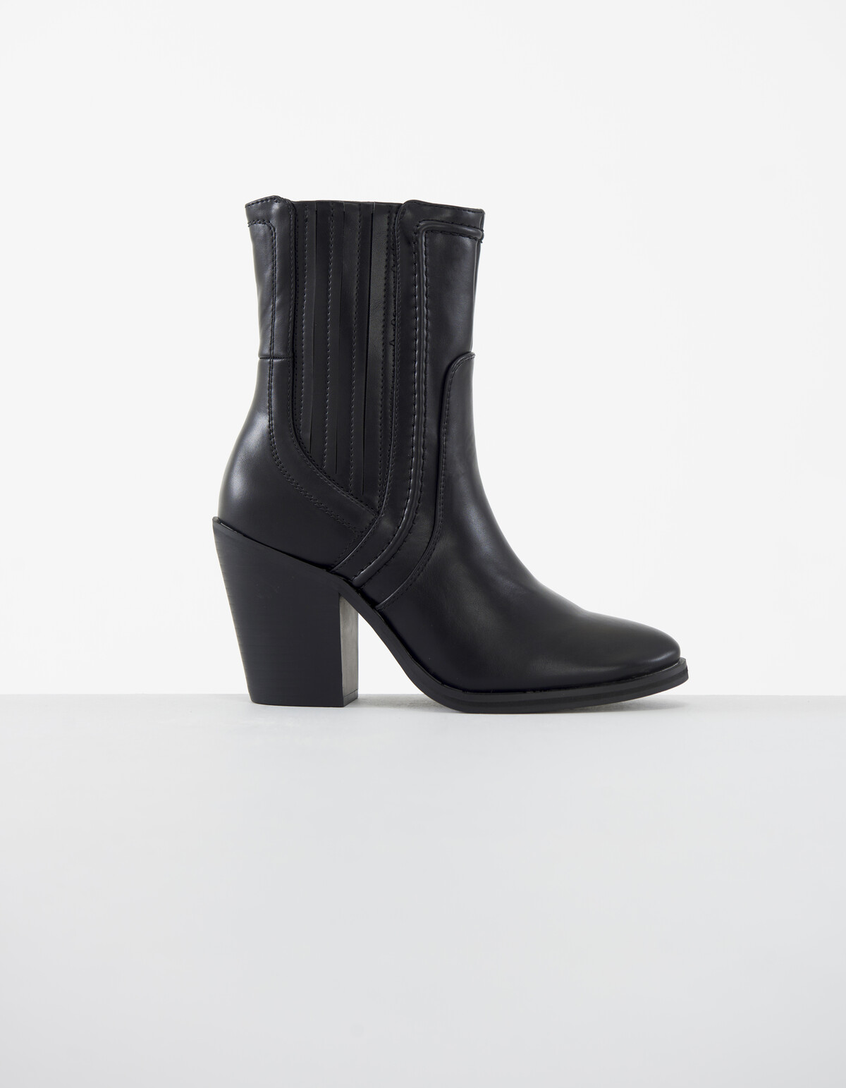 Chiara Laars SCHOENEN SHOEBY