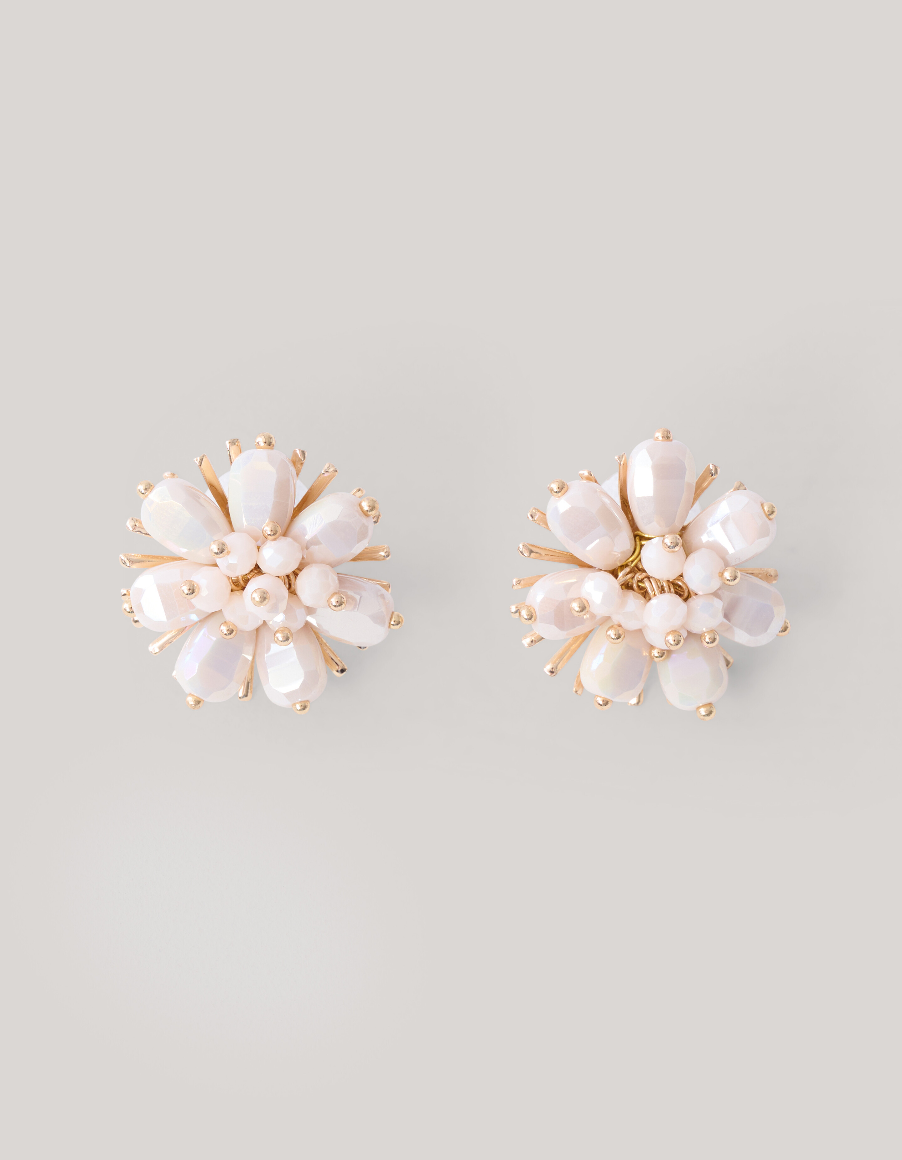 Beaded Flower Oorbellen Gebroken Wit SHOEBY ACCESSOIRES
