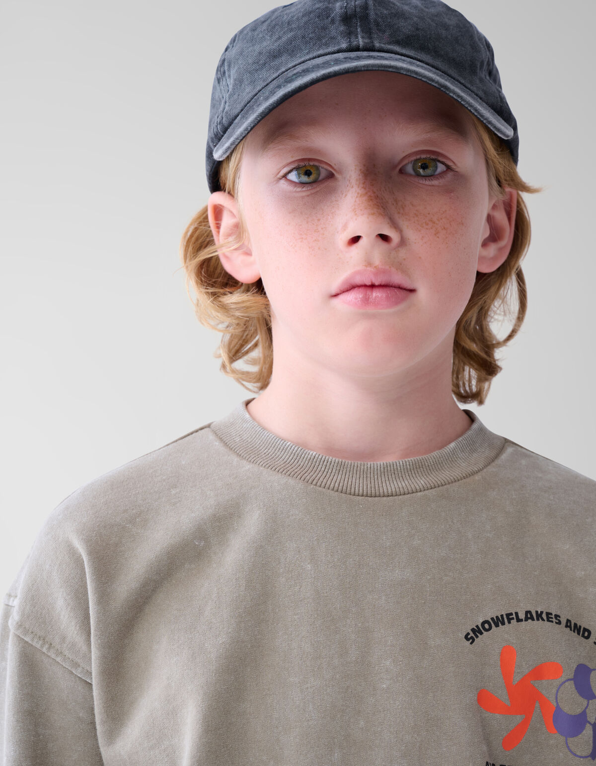 Washed Artwork Sweater Taupe SHOEBY BOYS