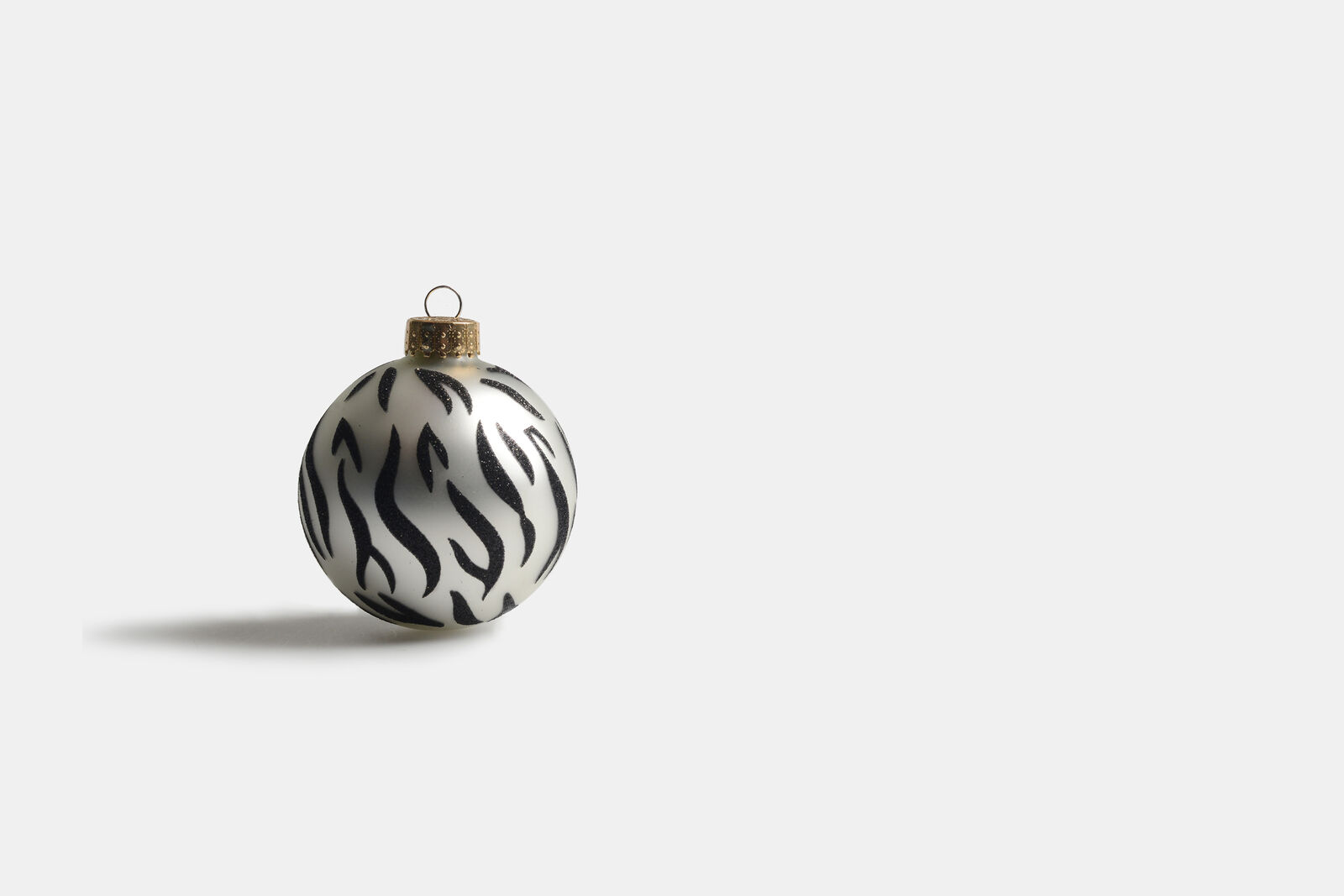 Zebra Stripe Kerstbal by Fred