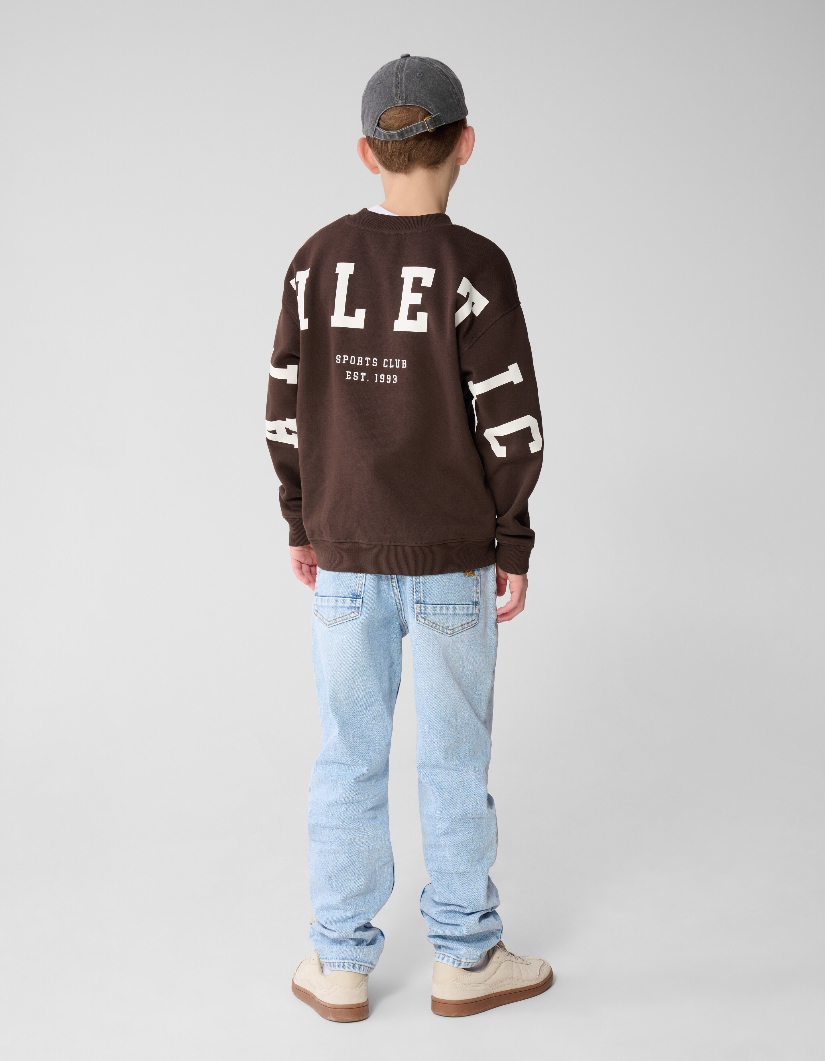 Athletic Artwork Sweater Donkerbruin SHOEBY BOYS