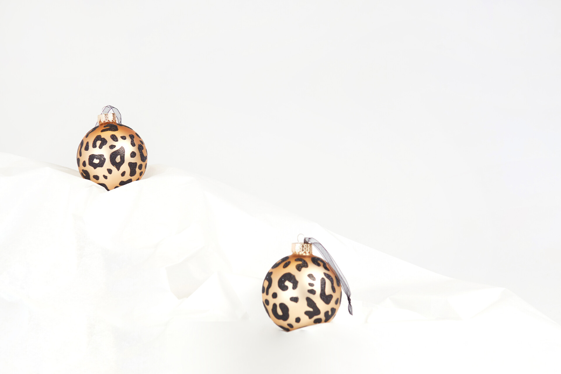 Tiger Kerstbal by Fred van Leer