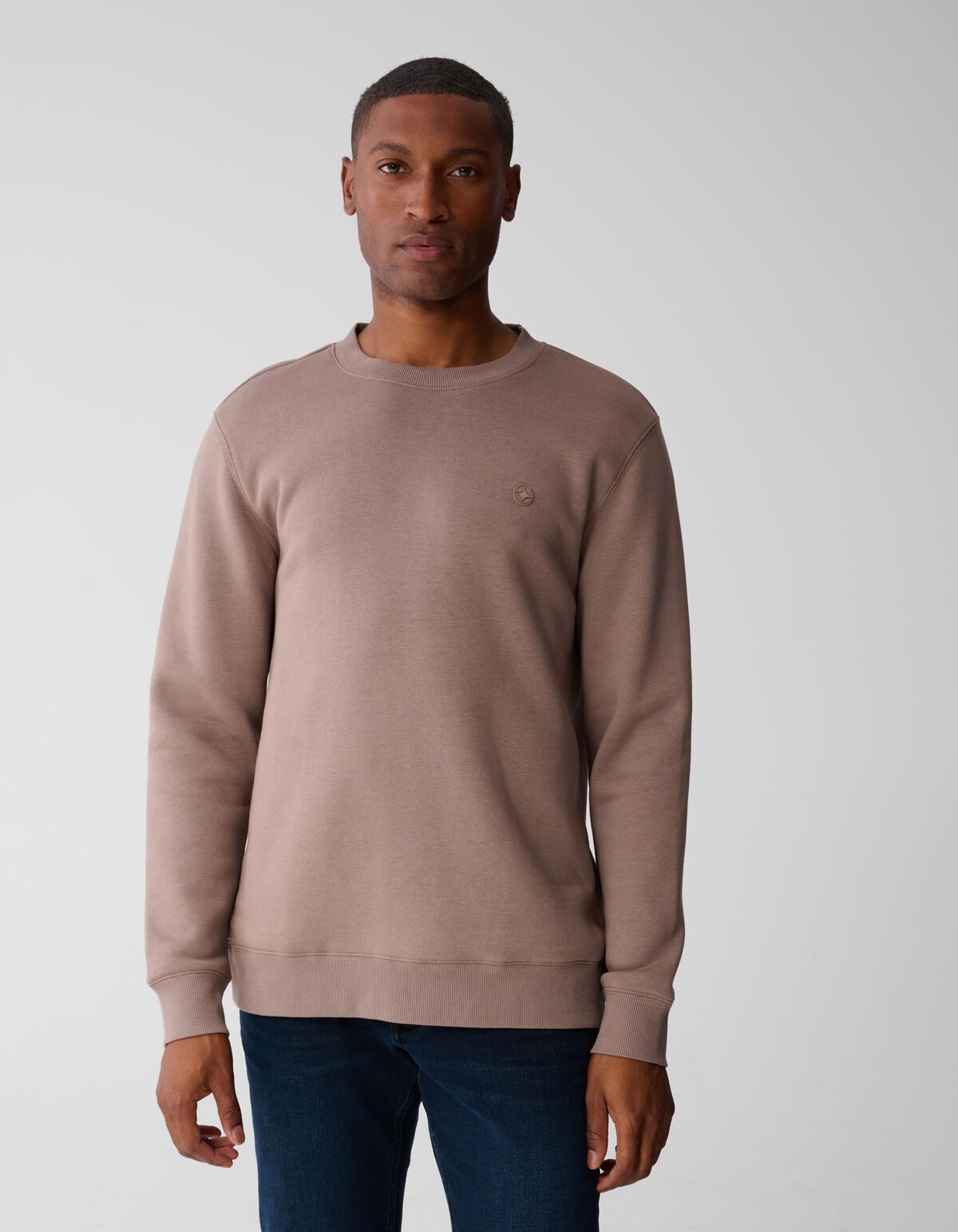 Badge Sweater Lichtbruin SHOEBY MEN