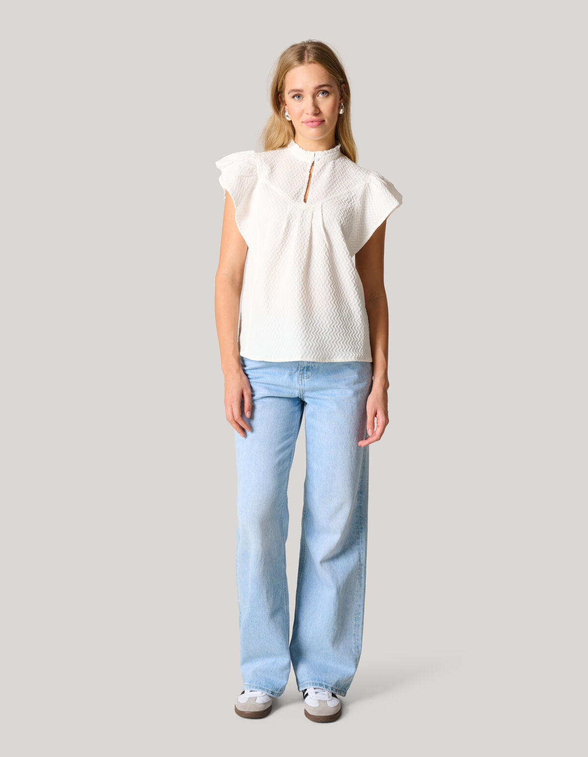 Structuur Ruffle Top Wit SHOEBY WOMEN