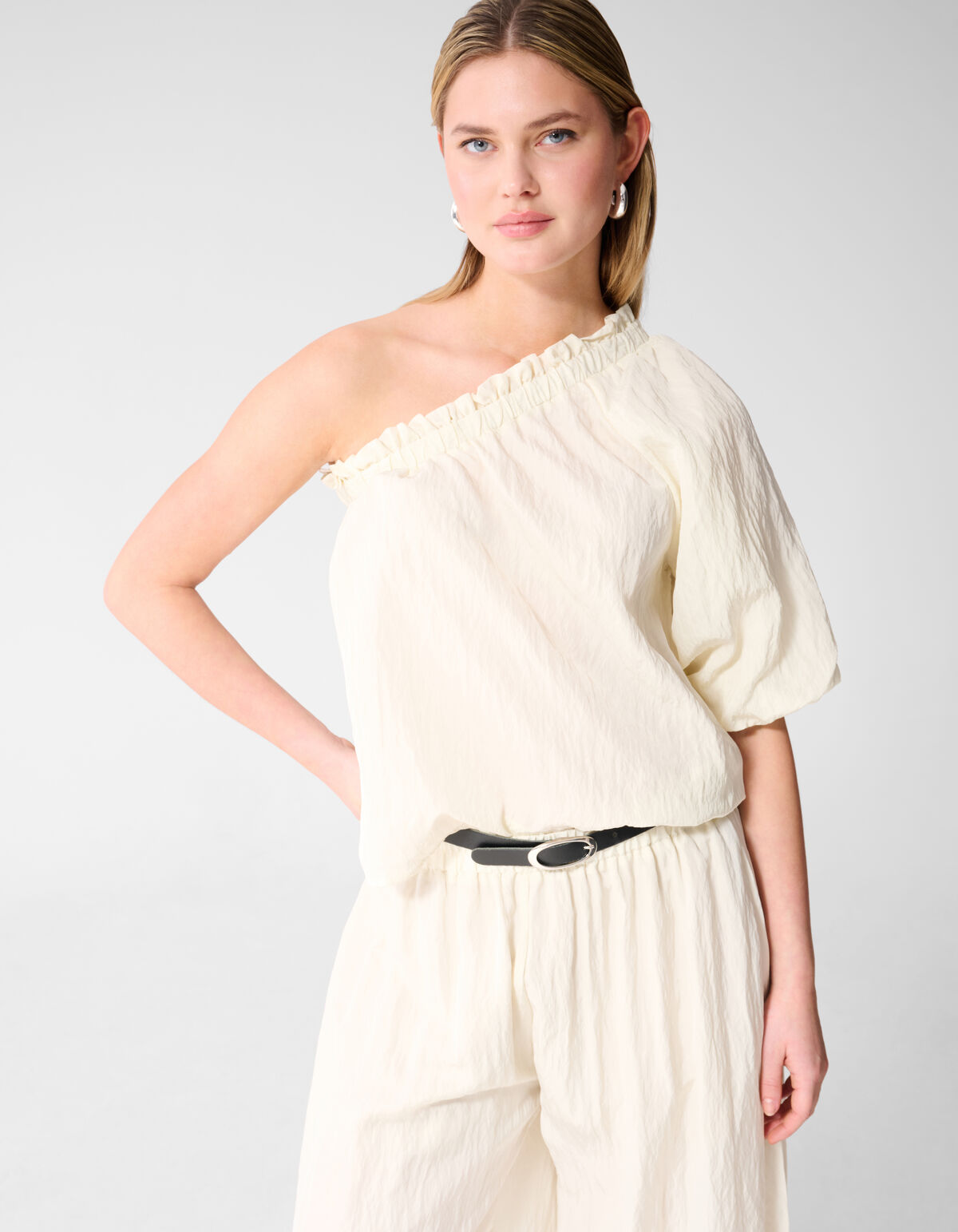 Asymmetrische Twist Puff Top Gebroken Wit SHOEBY WOMEN