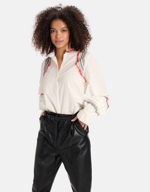 Detail Embroidery Blouse Gebroken Wit SHOEBY WOMEN