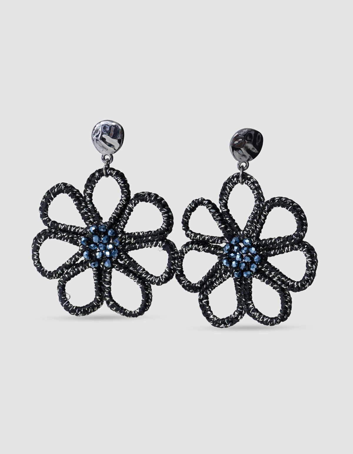 Beaded Bloem Oorbellen Zwart SHOEBY ACCESSOIRES