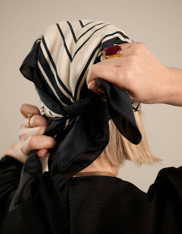 Printed Sjaal Zwart/Wit By Lonneke SHOEBY ACCESSOIRES