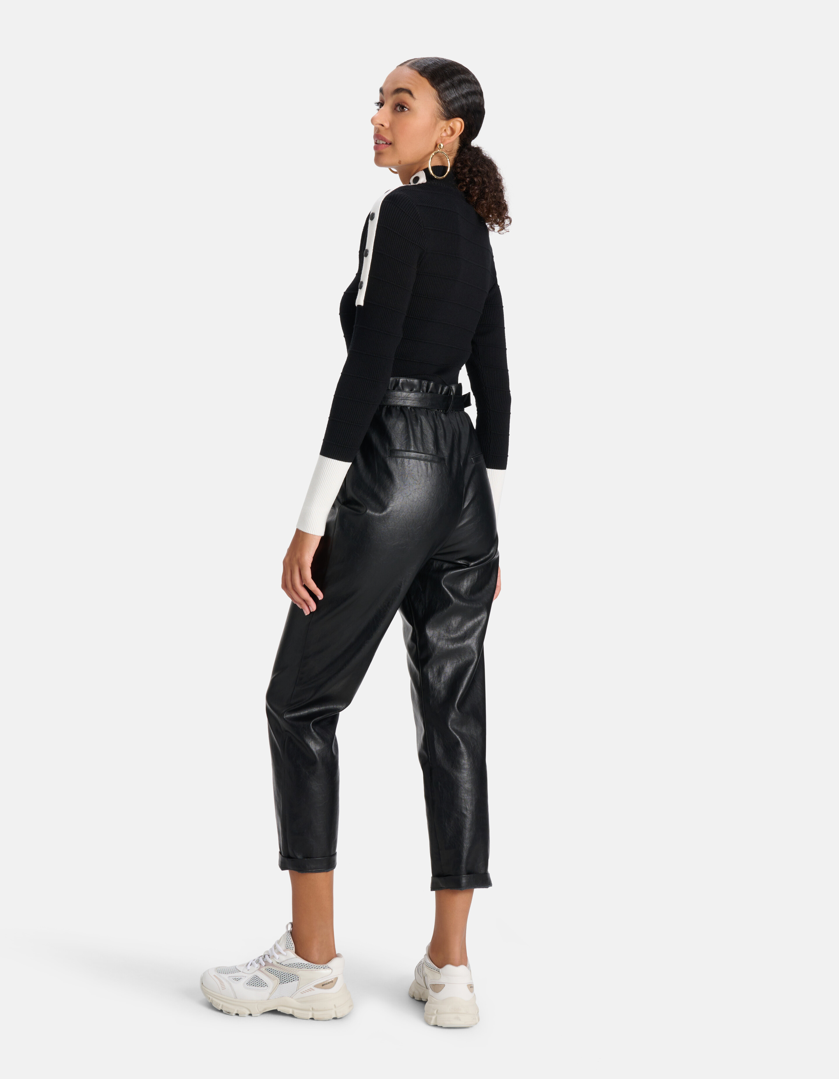 Knopen Detail Pullover Zwart SHOEBY WOMEN