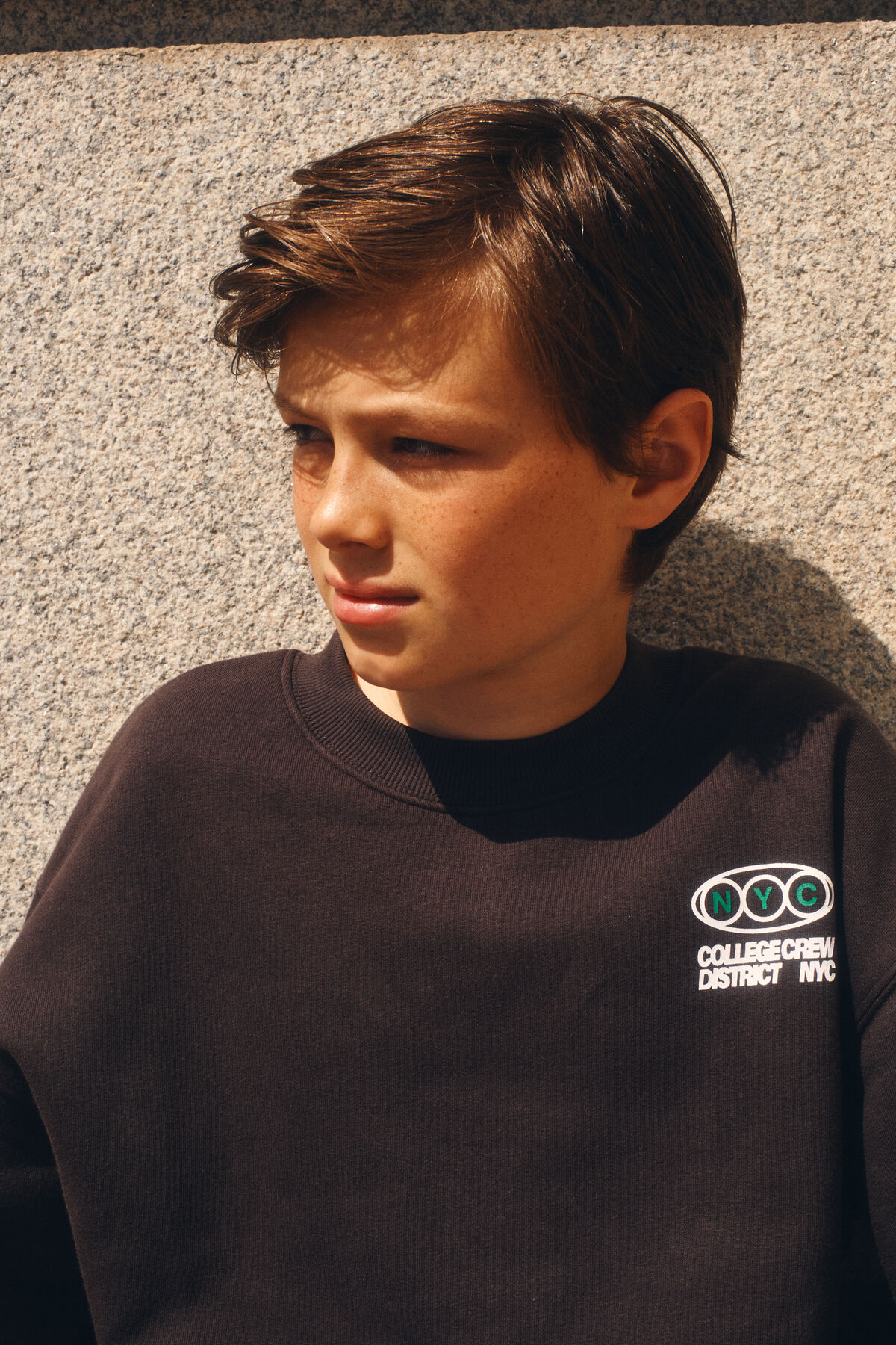 Oversized College Artwork Sweater Donkerbruin SHOEBY BOYS
