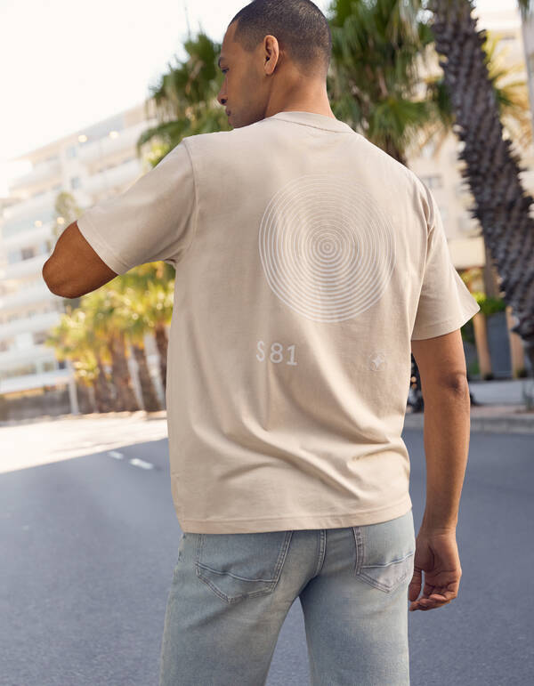 Logo Circle Artwork T-shirt Zand SHOEBY MEN