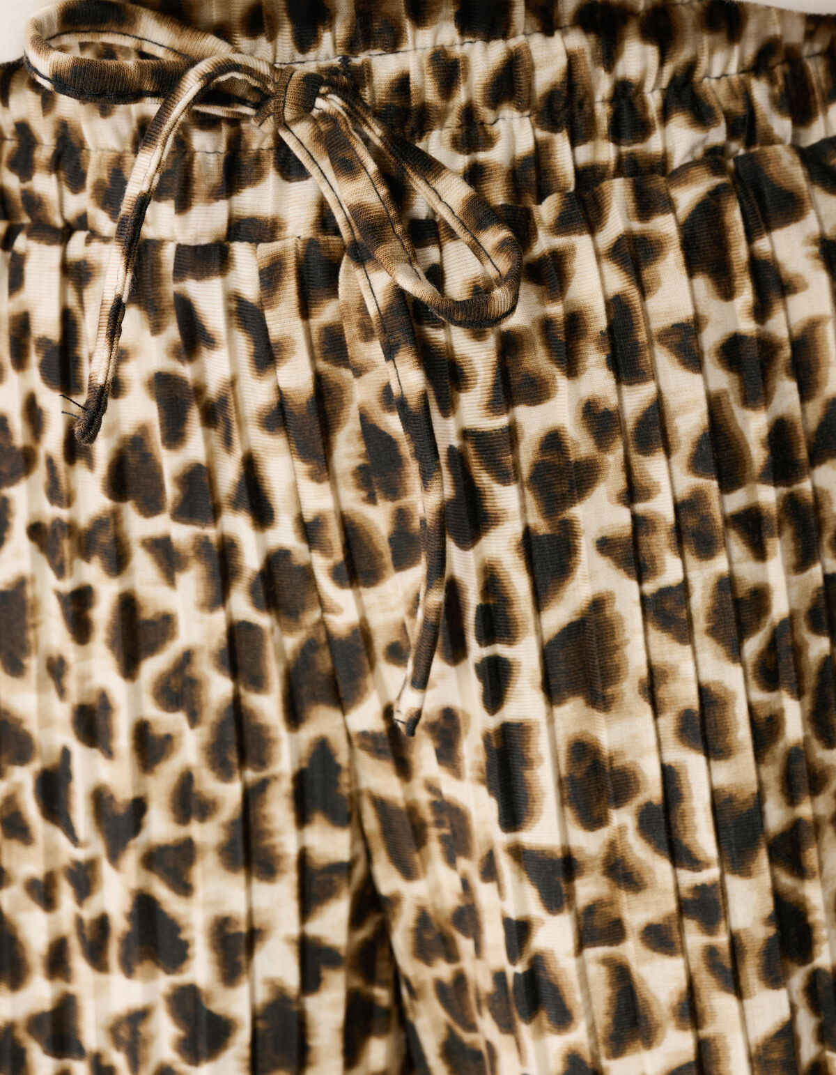 Leopard Pliss&eacute; Wide Leg Broek Lichtbruin SHOEBY GIRLS