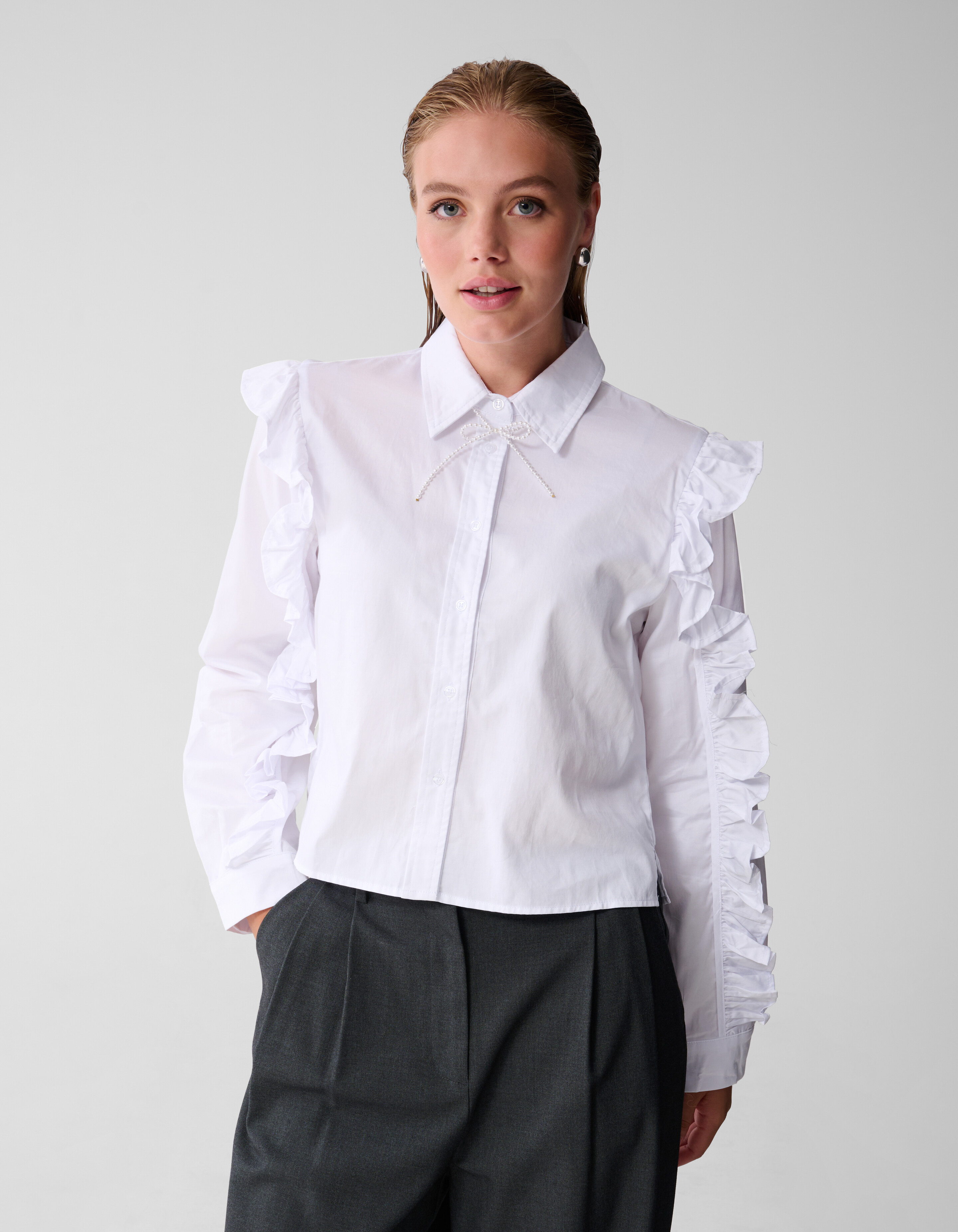 Ruffle Blouse Wit SHOEBY WOMEN