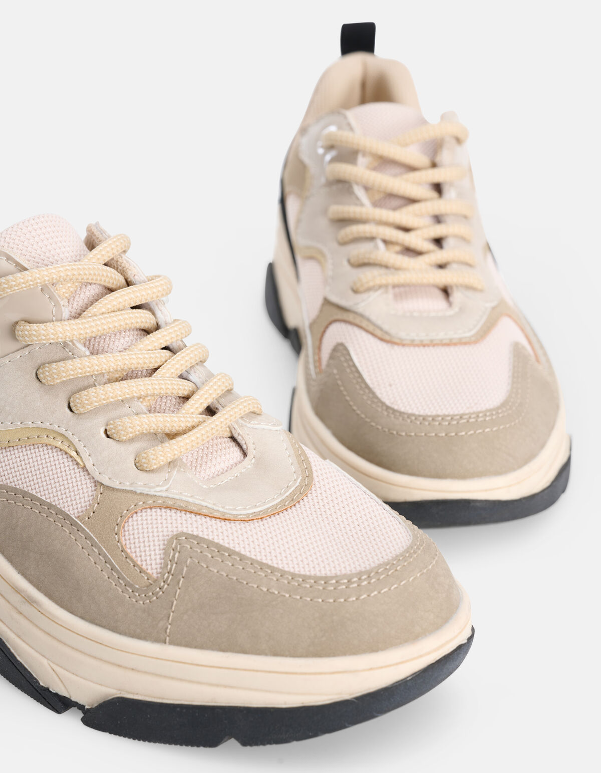 Lily Sneaker Beige SHOEBY SHOES