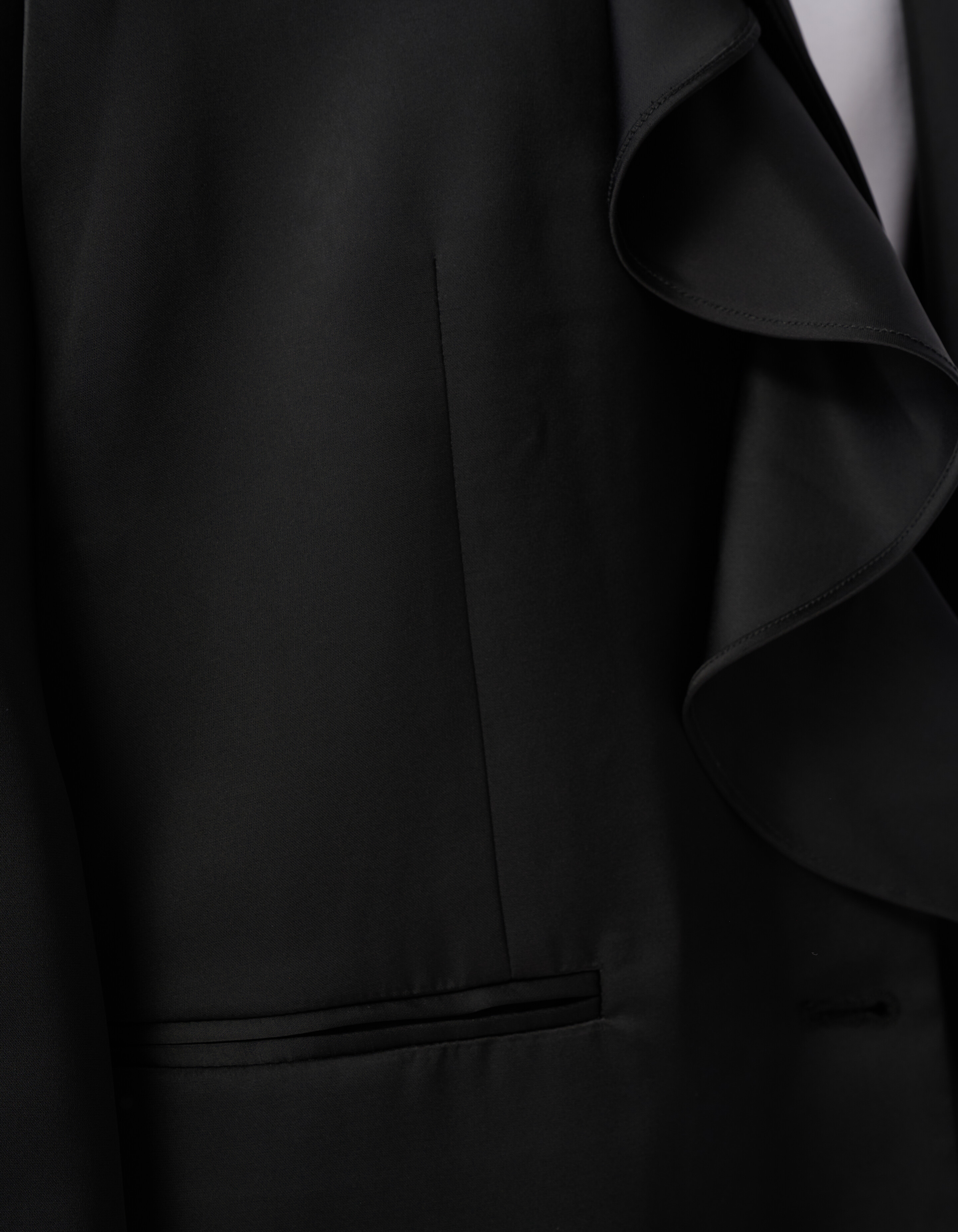 Satijnen Ruffle Blazer Zwart SHOEBY WOMEN