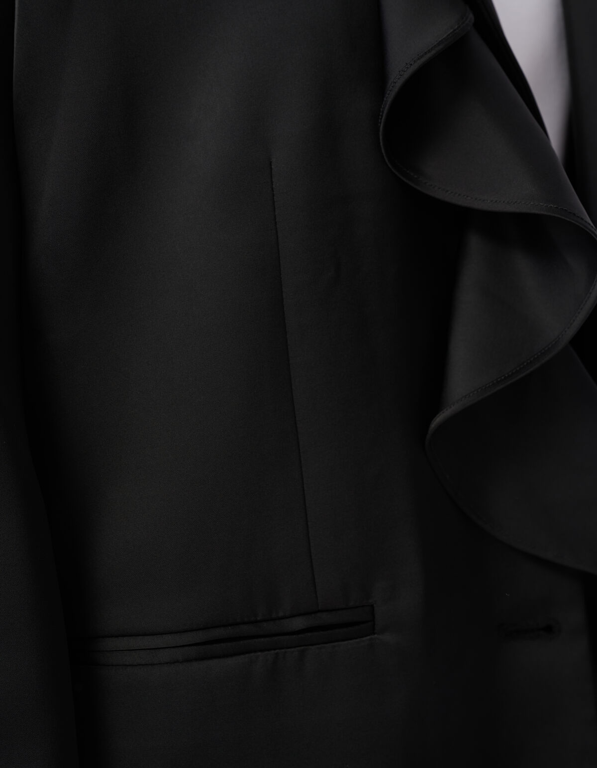 Satijnen Ruffle Blazer Zwart SHOEBY WOMEN