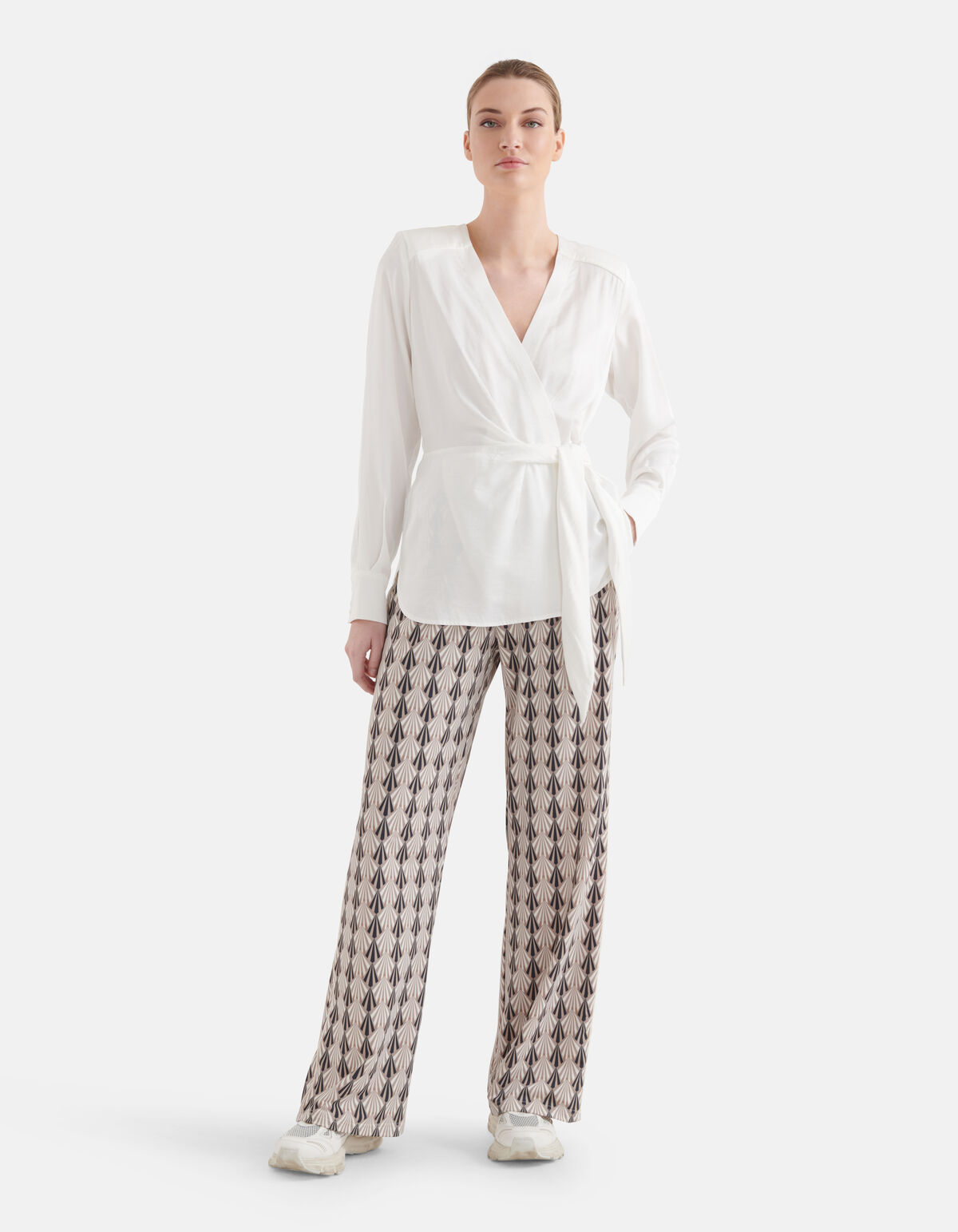 Satijnen Wrap Blouse Gebroken Wit By Mieke SHOEBY WOMEN