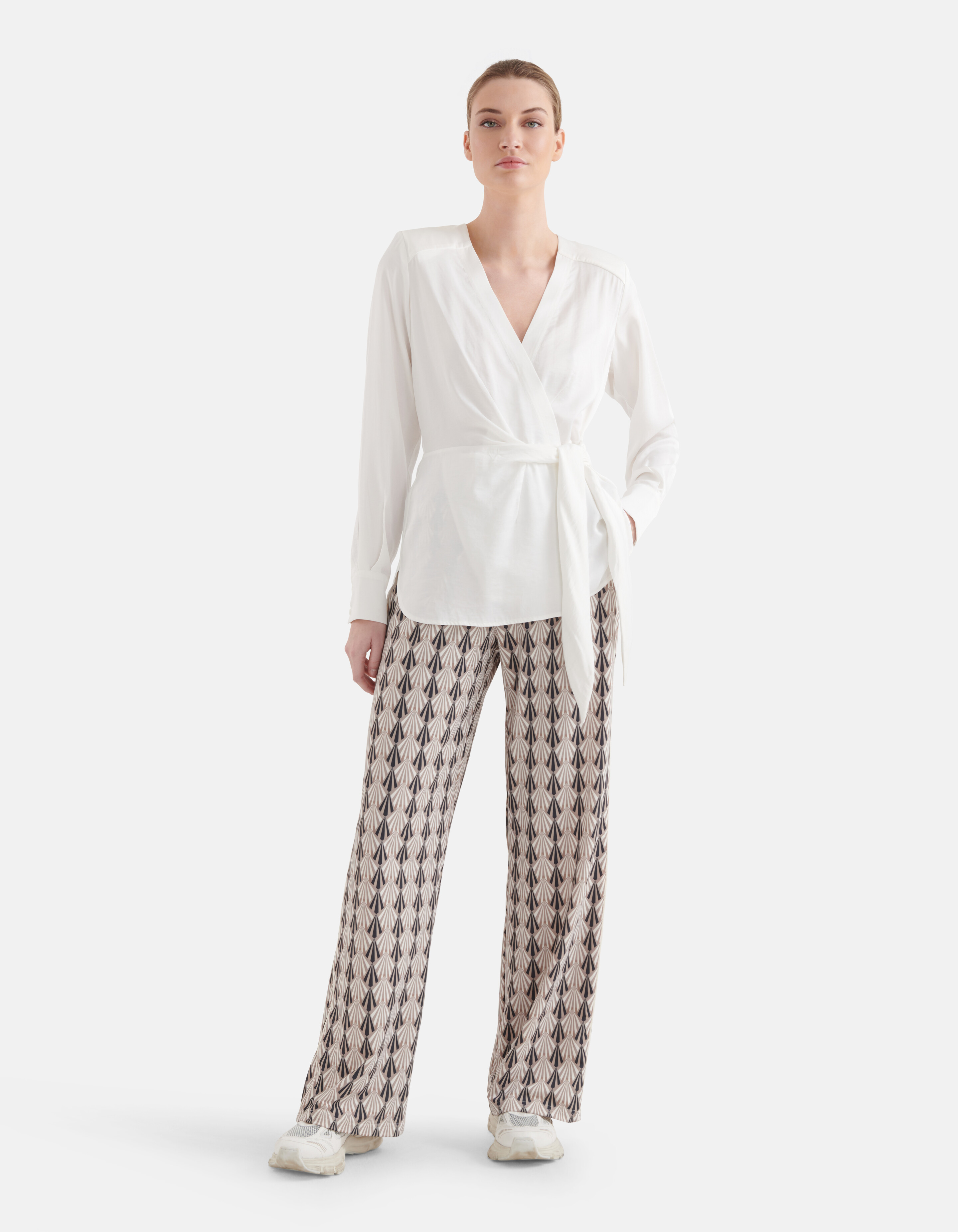 Satijnen Wrap Blouse Gebroken Wit By Mieke SHOEBY WOMEN