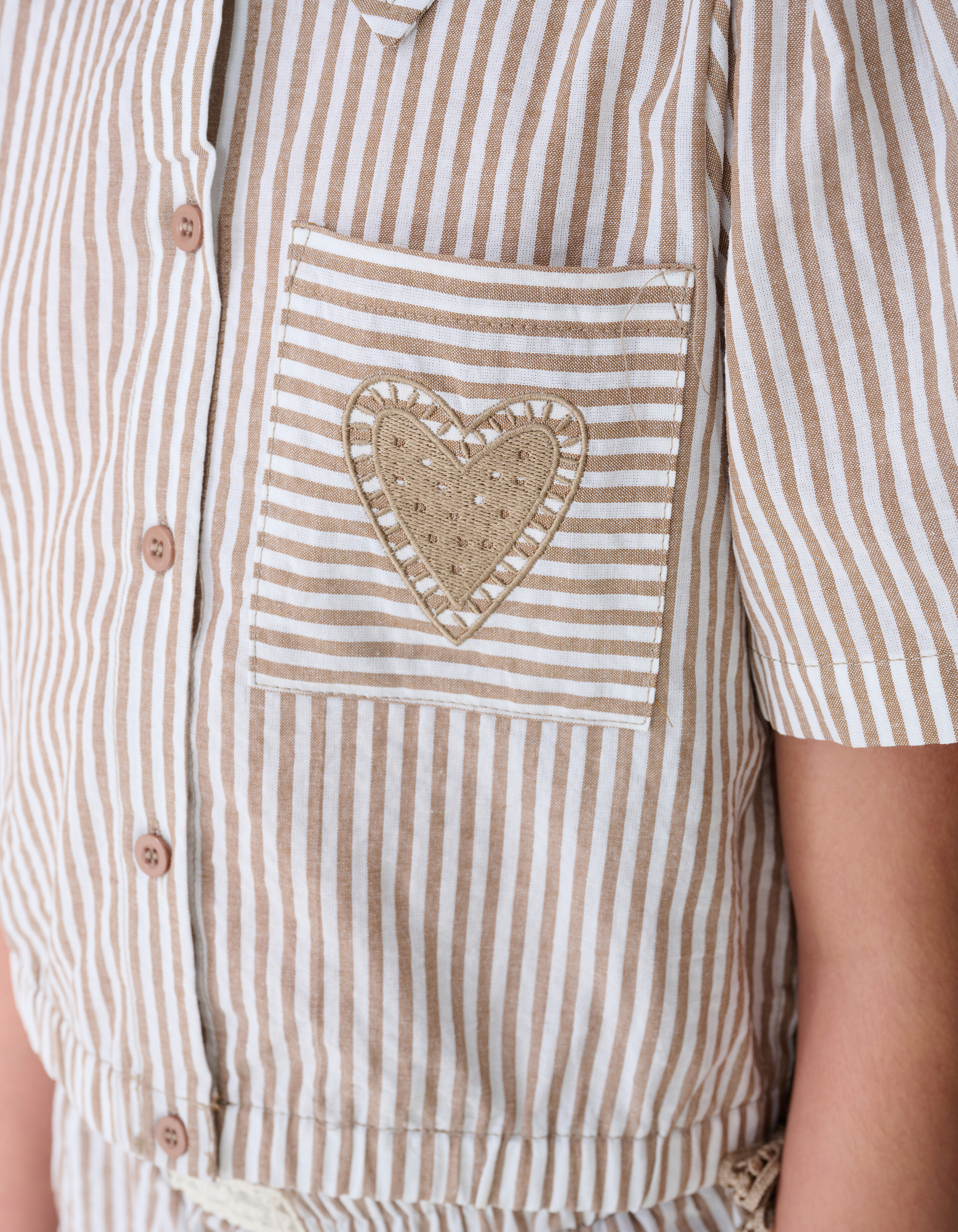Pinstripe Embroidery Blouse Bruin SHOEBY GIRLS