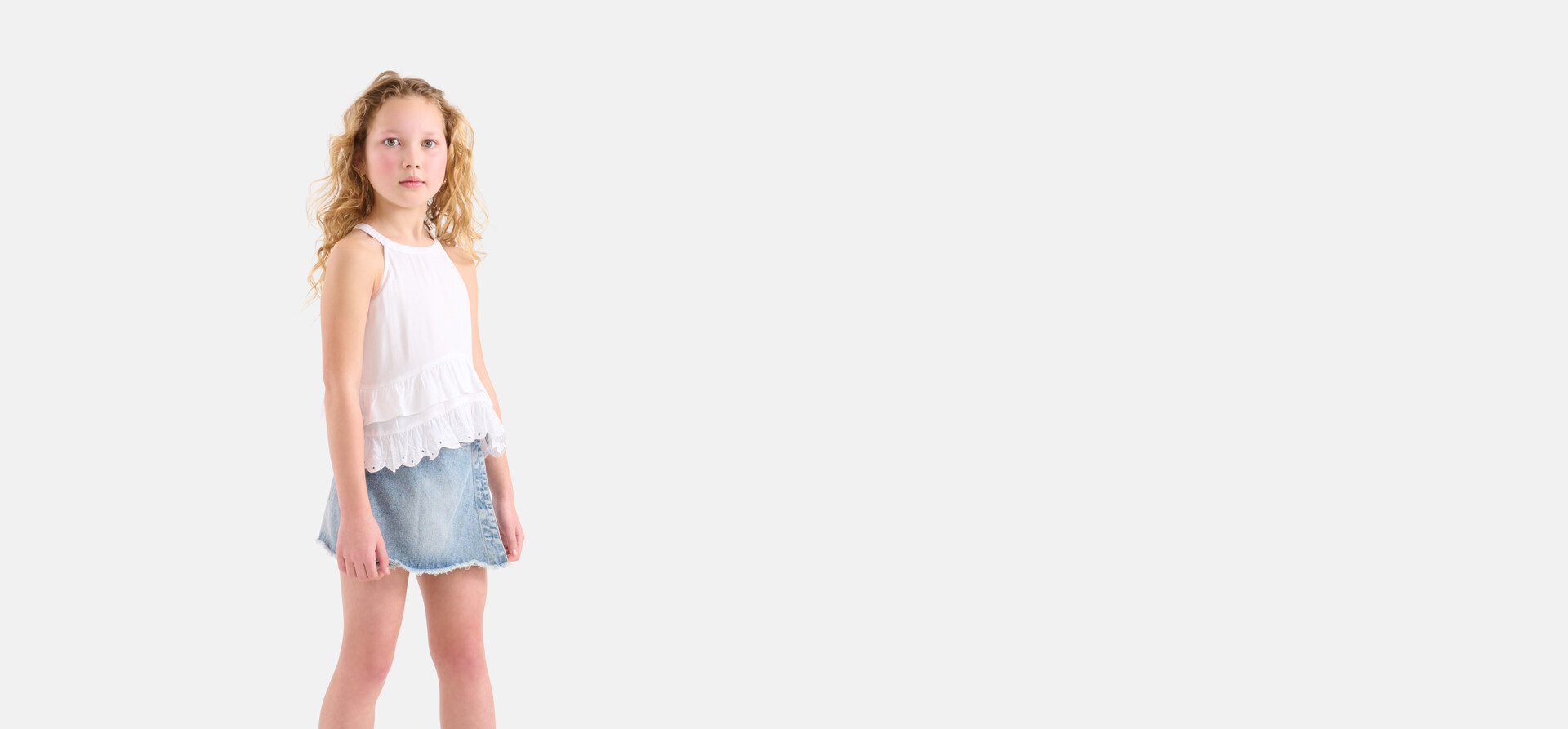 Embroidery Halter Top Wit SHOEBY GIRLS