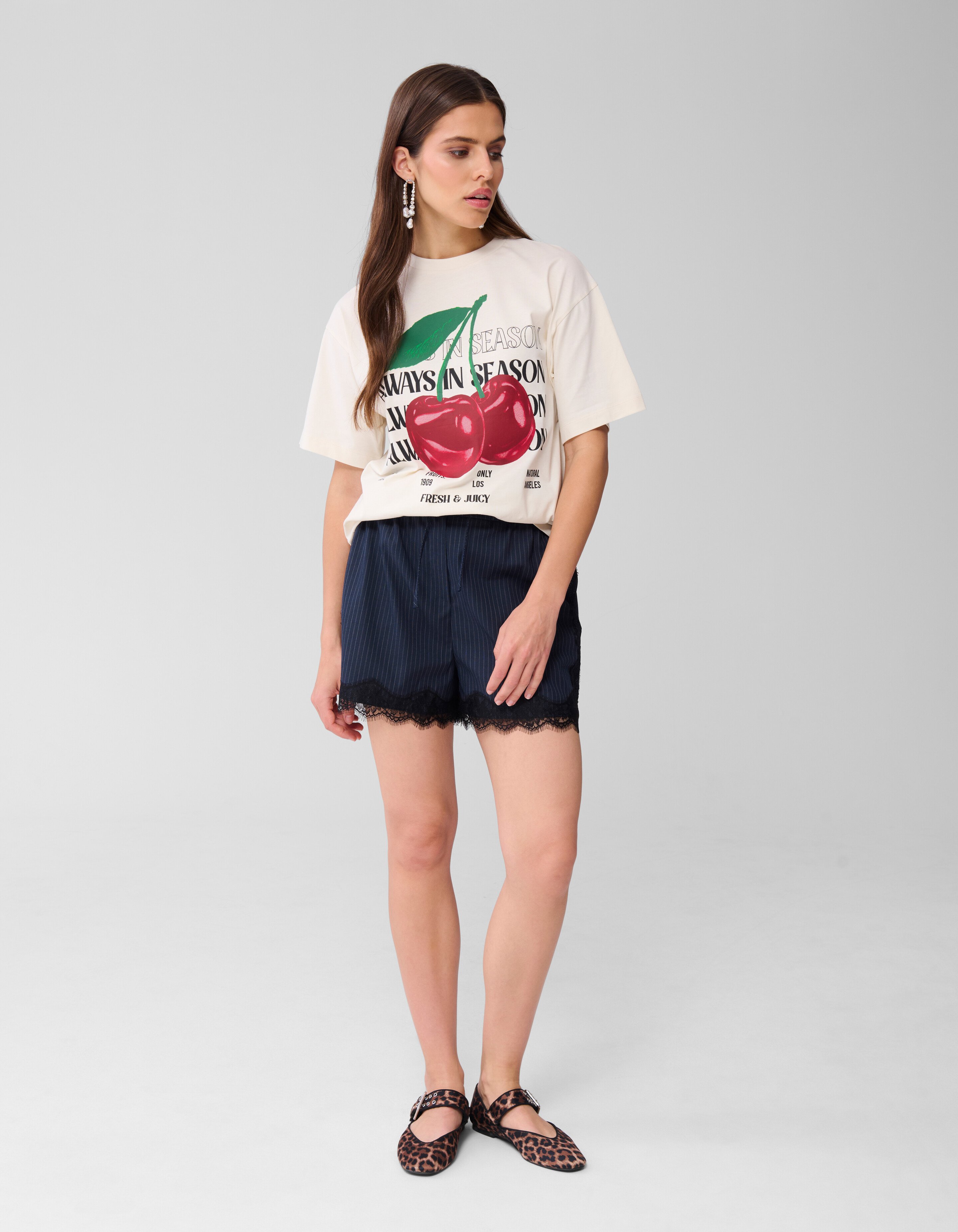 Cherry Artwork T-shirt Gebroken Wit SHOEBY WOMEN
