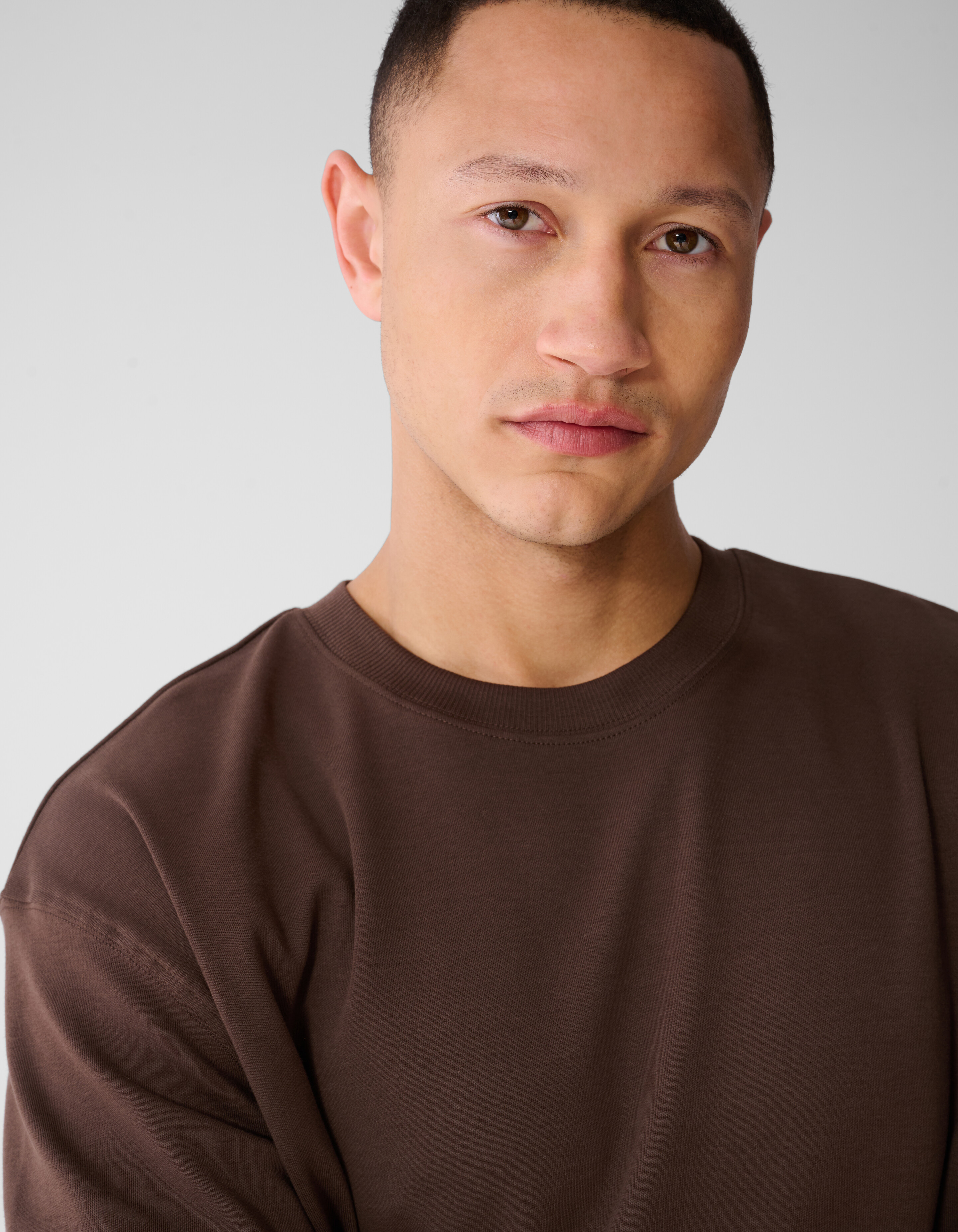 Minimalistisch T-shirt Donkerbruin SHOEBY MEN