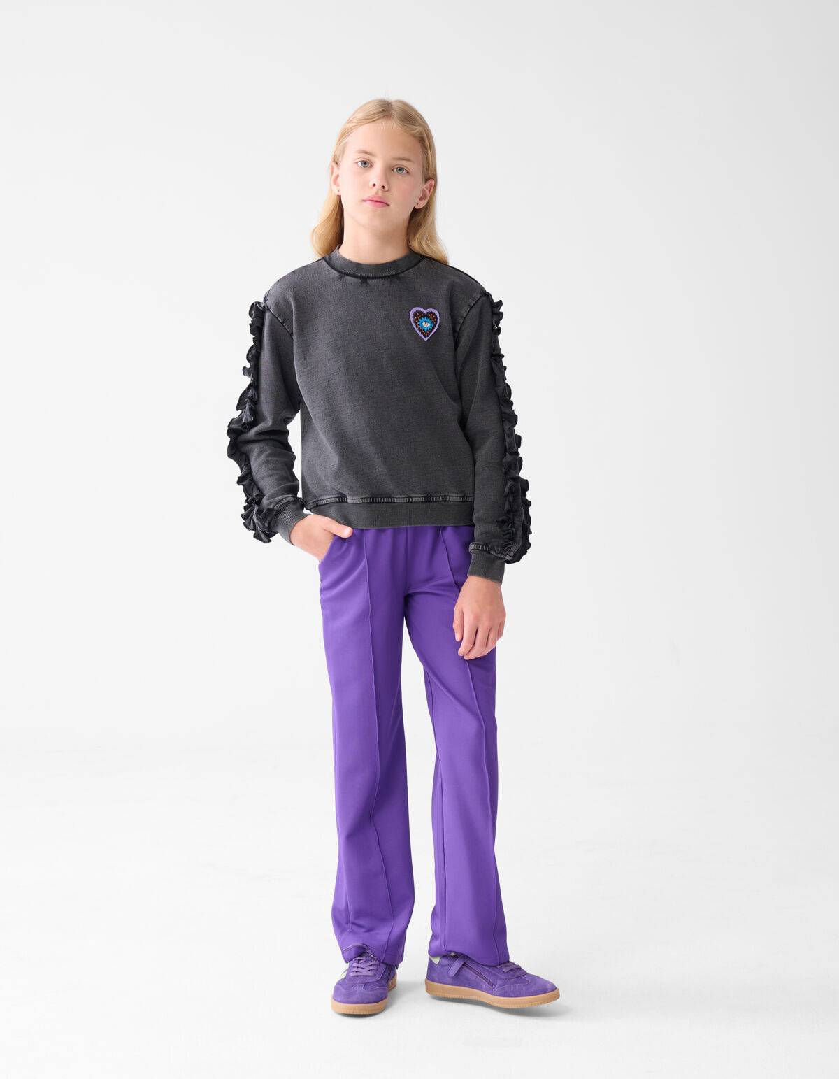 Ruffle Embroidery Sweater Donkergrijs SHOEBY GIRLS