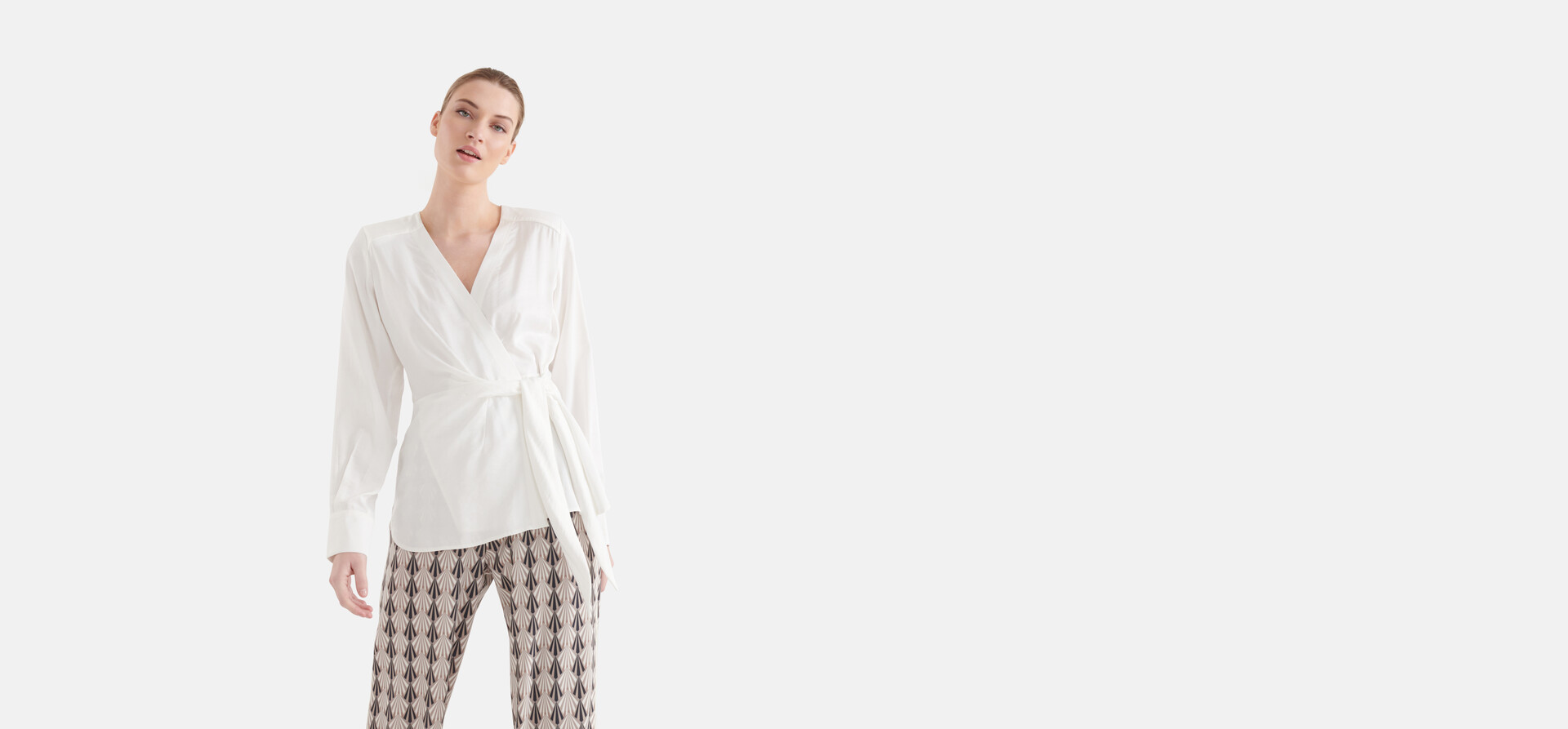 Satijnen Wrap Blouse Gebroken Wit By Mieke SHOEBY WOMEN