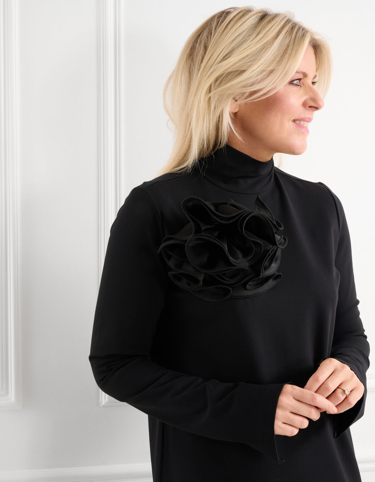 Bloemen Broche Zwart By Lonneke SHOEBY ACCESSOIRES